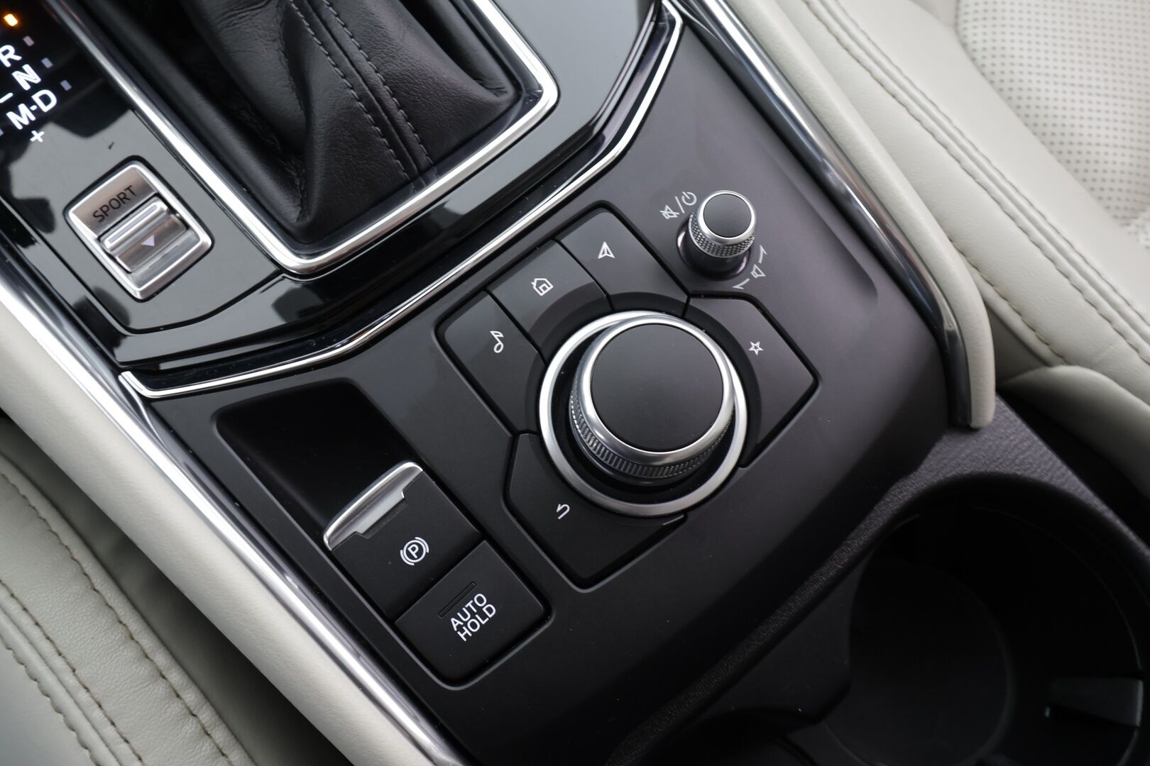 Mazda CX-5 2021 2,5 (194hv) Skyactiv-G AWD Luxury Business 6AT White * ACC / HUD / 360° / LED / Navi / Muistipenkki / KeylessGo * - Ilmastoidut nahat / Bose / Lohkolämmitin / Kahdet renkaat aluvanteilla - HULLUT JOULUT KORKOTARJOUS 2,49% 