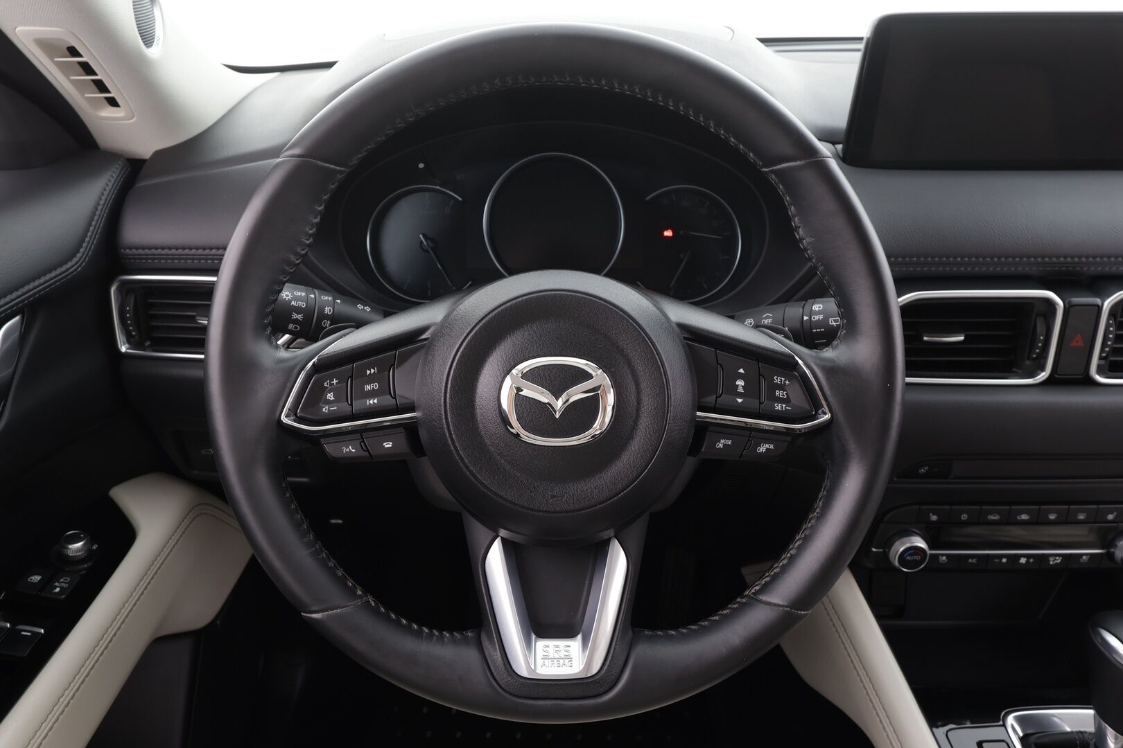 Mazda CX-5 2021 2,5 (194hv) Skyactiv-G AWD Luxury Business 6AT White * ACC / HUD / 360° / LED / Navi / Muistipenkki / KeylessGo * - Ilmastoidut nahat / Bose / Lohkolämmitin / Kahdet renkaat aluvanteilla - HULLUT JOULUT KORKOTARJOUS 2,49% 