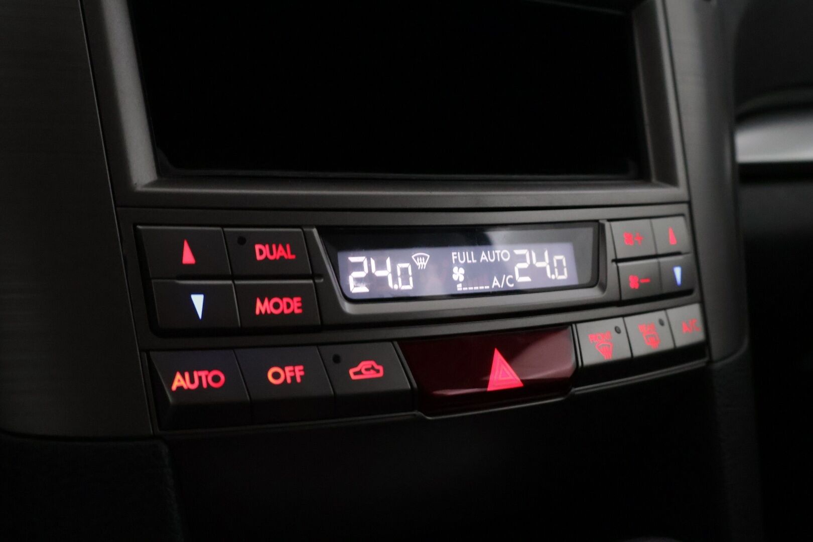 Subaru Legacy 2012 STW 2.0 i AWD *Juuri katsastettu / P-Kamera / Koukku / Xenon / Sähköpenkki* - Hyvin huollettu neliveto Legacy kaksilla Subarun alumiinivanteilla ja kaksilla hyväkuntoisilla renkailla! - HULLUT JOULUT KORKOTARJOUS 2,49% 