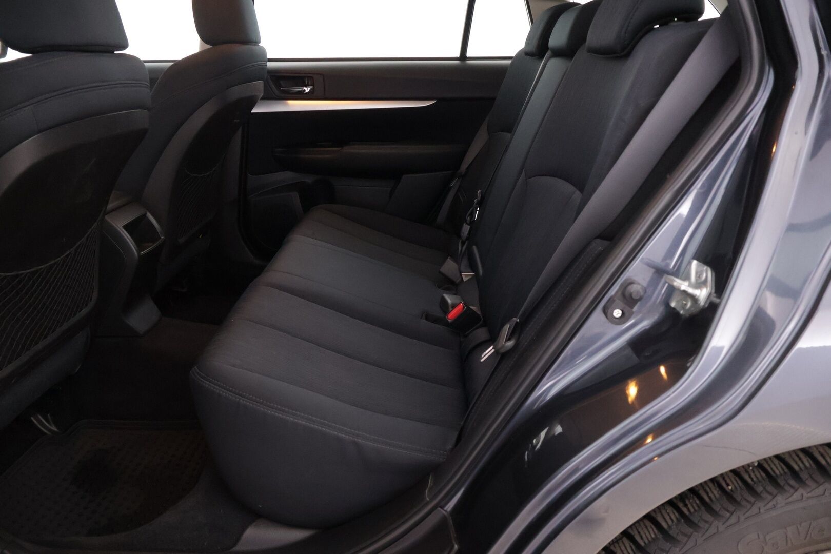 Subaru Legacy 2012 STW 2.0 i AWD *Juuri katsastettu / P-Kamera / Koukku / Xenon / Sähköpenkki* - Hyvin huollettu neliveto Legacy kaksilla Subarun alumiinivanteilla ja kaksilla hyväkuntoisilla renkailla! - HULLUT JOULUT KORKOTARJOUS 2,49% 