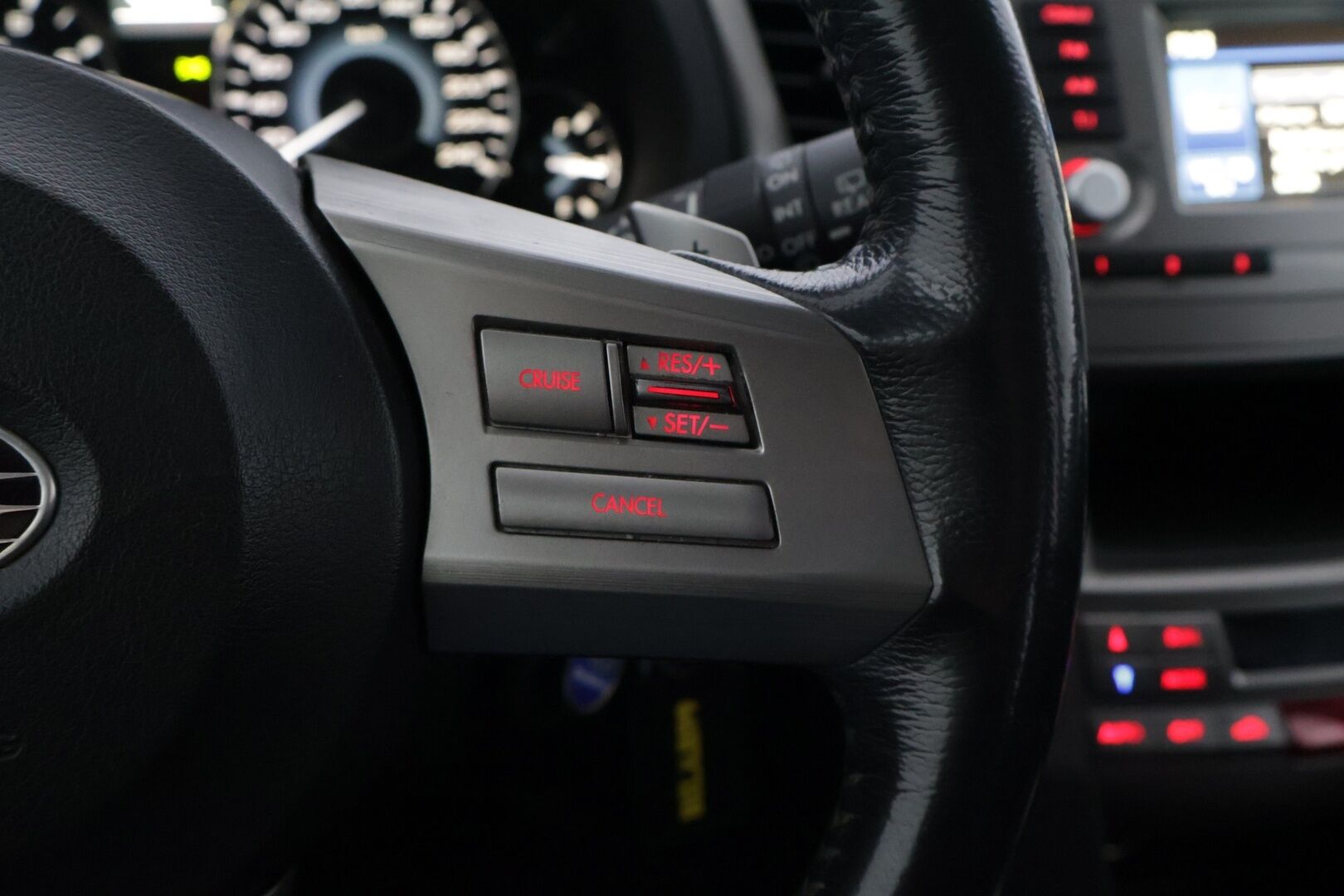 Subaru Legacy 2012 STW 2.0 i AWD *Juuri katsastettu / P-Kamera / Koukku / Xenon / Sähköpenkki* - Hyvin huollettu neliveto Legacy kaksilla Subarun alumiinivanteilla ja kaksilla hyväkuntoisilla renkailla! - HULLUT JOULUT KORKOTARJOUS 2,49% 