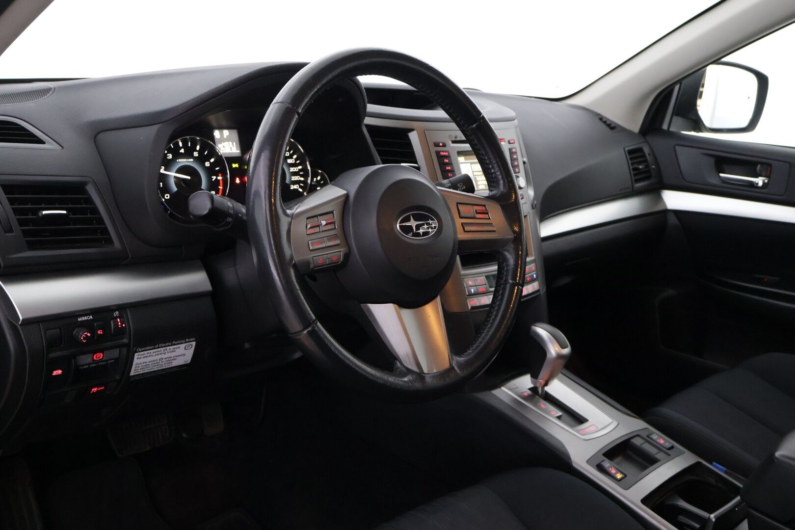 Subaru Legacy 2012 STW 2.0 i AWD *Juuri katsastettu / P-Kamera / Koukku / Xenon / Sähköpenkki* - Hyvin huollettu neliveto Legacy kaksilla Subarun alumiinivanteilla ja kaksilla hyväkuntoisilla renkailla! - HULLUT JOULUT KORKOTARJOUS 2,49% 