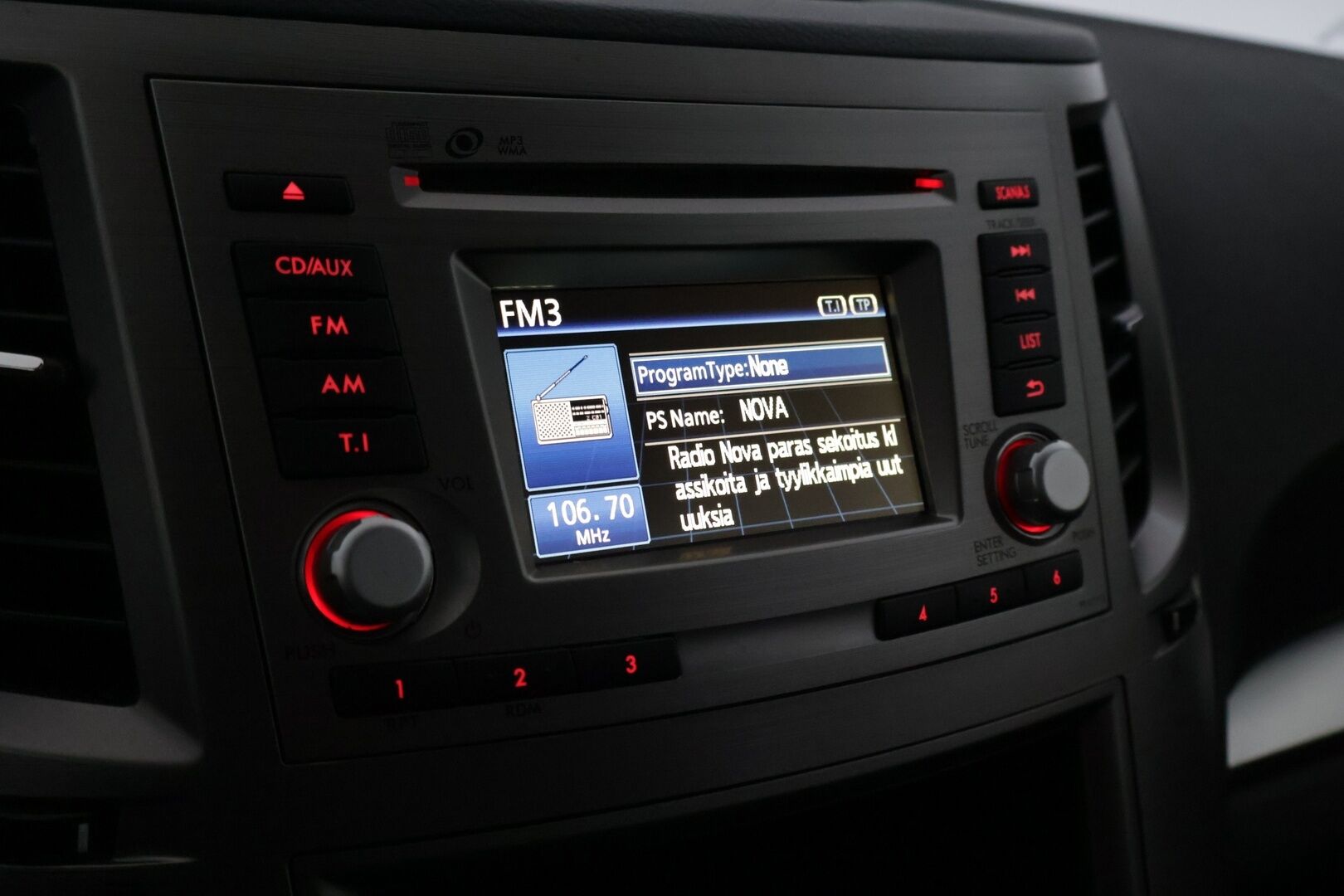 Subaru Legacy 2012 STW 2.0 i AWD *Juuri katsastettu / P-Kamera / Koukku / Xenon / Sähköpenkki* - Hyvin huollettu neliveto Legacy kaksilla Subarun alumiinivanteilla ja kaksilla hyväkuntoisilla renkailla! - HULLUT JOULUT KORKOTARJOUS 2,49% 