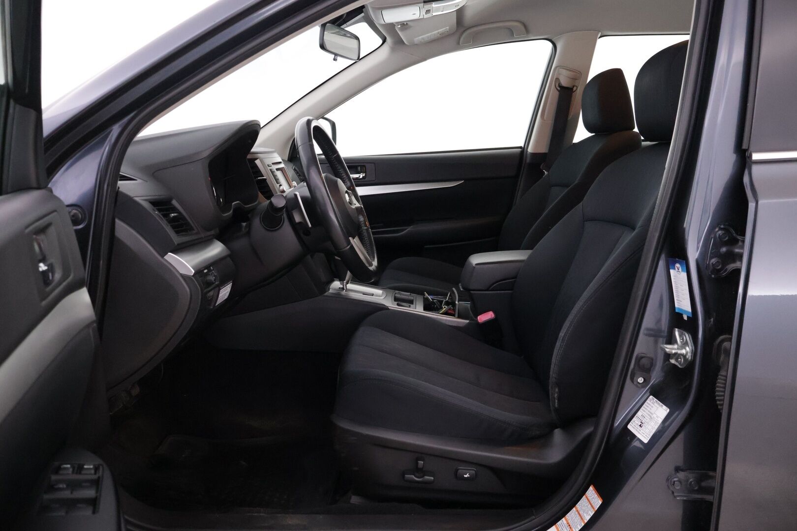 Subaru Legacy 2012 STW 2.0 i AWD *Juuri katsastettu / P-Kamera / Koukku / Xenon / Sähköpenkki* - Hyvin huollettu neliveto Legacy kaksilla Subarun alumiinivanteilla ja kaksilla hyväkuntoisilla renkailla! - HULLUT JOULUT KORKOTARJOUS 2,49% 