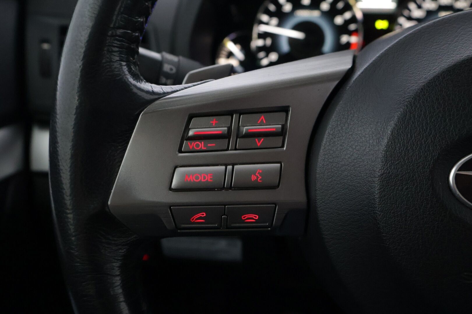 Subaru Legacy 2012 STW 2.0 i AWD *Juuri katsastettu / P-Kamera / Koukku / Xenon / Sähköpenkki* - Hyvin huollettu neliveto Legacy kaksilla Subarun alumiinivanteilla ja kaksilla hyväkuntoisilla renkailla! - HULLUT JOULUT KORKOTARJOUS 2,49% 