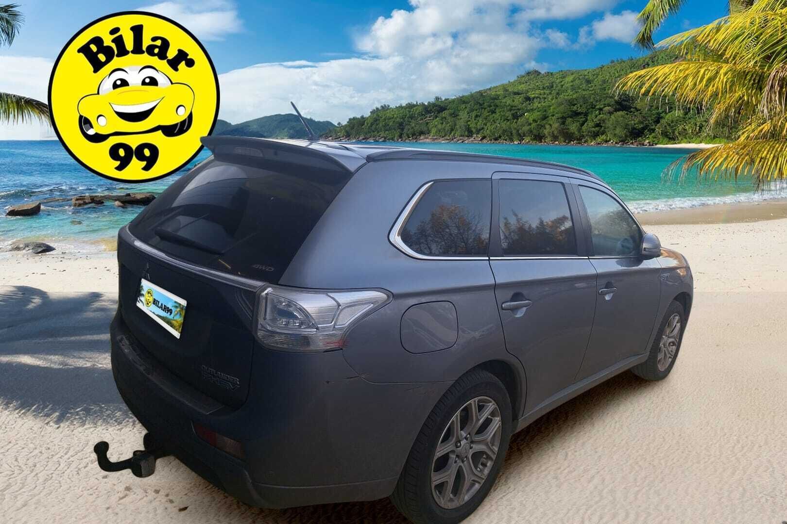 MITSUBISHI OUTLANDER PHEV 2014 Instyle Navi * Rockford / Kattoluukku / Nahat / Kamera / Tutkat * - *Huollettu 197tkm kohdalla! / Katsastettu 10/2025 / 2x renkaat & vanteet*