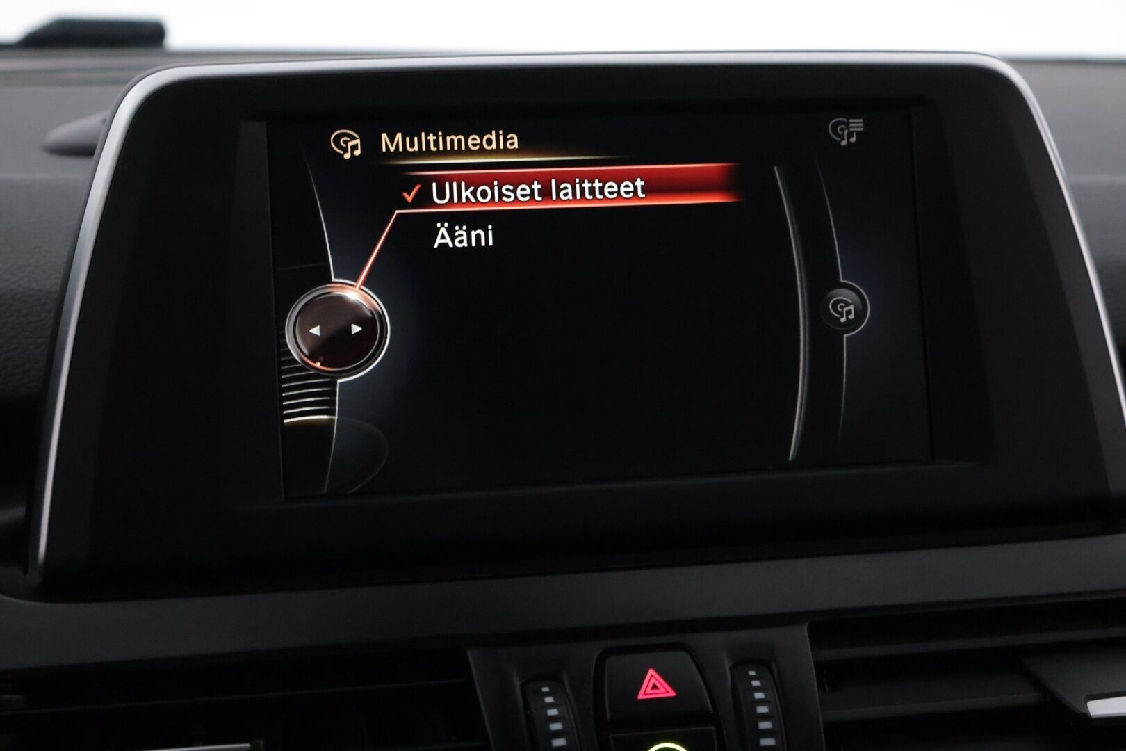 BMW 225 2017 XE iPerformance * Bi-Xenon / P-Kamera / Sähköluukku / Comfort access / Hifit * - Hyvin huollettu / Kummatkin renkaat ajokuntoiset / Katsastusta vuosi * - Osta nyt, maksa vasta ensi vuonna