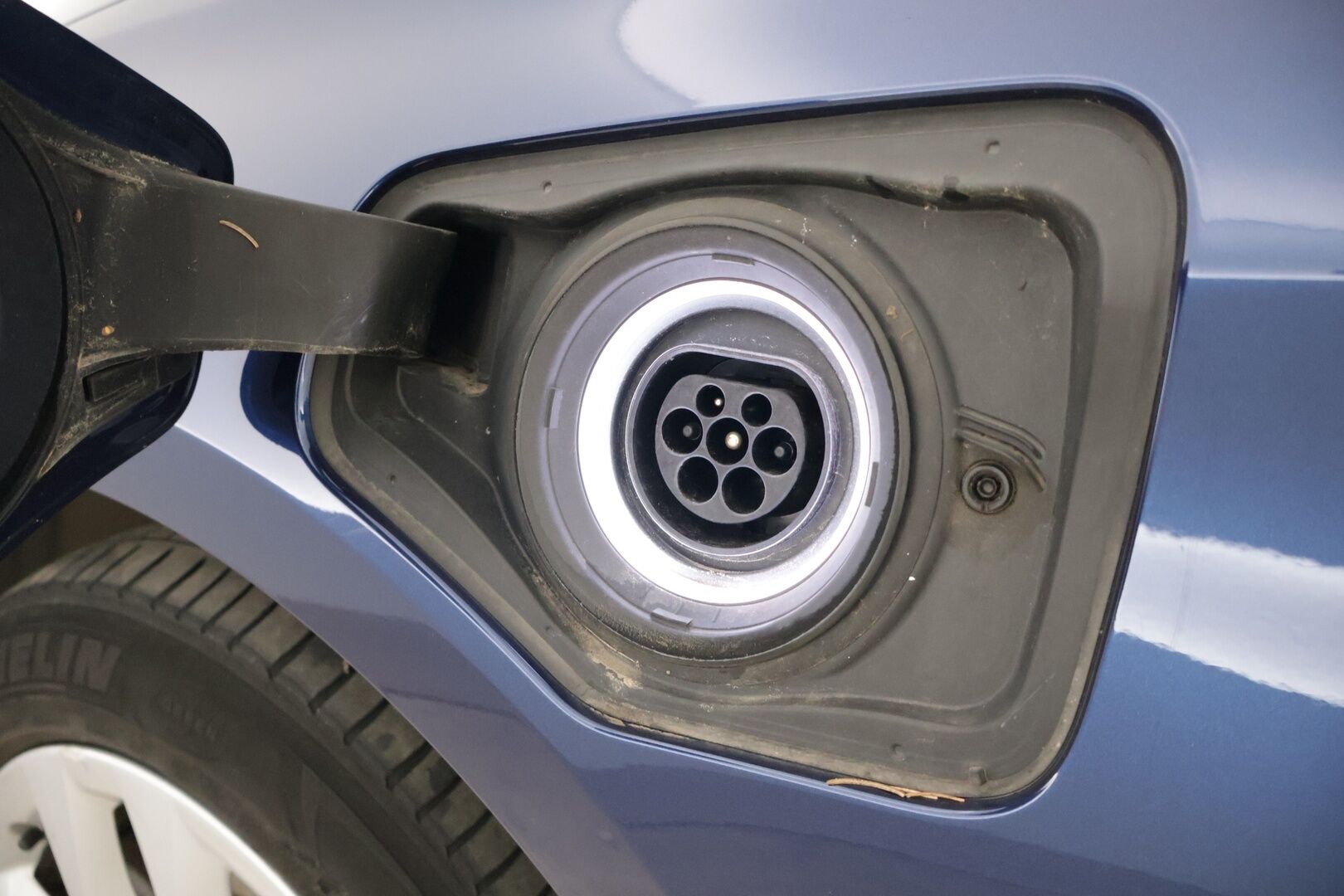 BMW 225 2017 XE iPerformance * Bi-Xenon / P-Kamera / Sähköluukku / Comfort access / Hifit * - Hyvin huollettu / Kummatkin renkaat ajokuntoiset / Katsastusta vuosi * - Osta nyt, maksa vasta ensi vuonna