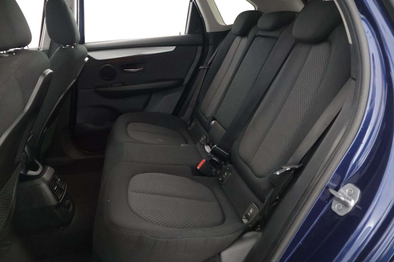 BMW 225 2017 XE iPerformance * Bi-Xenon / P-Kamera / Sähköluukku / Comfort access / Hifit * - Hyvin huollettu / Kummatkin renkaat ajokuntoiset / Katsastusta vuosi * - Osta nyt, maksa vasta ensi vuonna