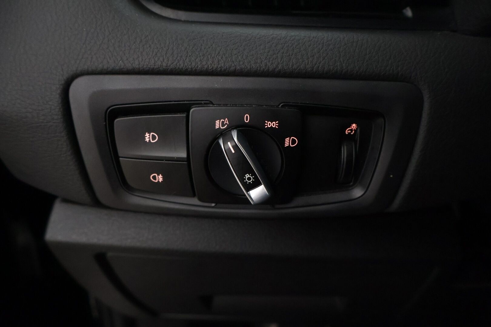 BMW 225 2017 XE iPerformance * Bi-Xenon / P-Kamera / Sähköluukku / Comfort access / Hifit * - Hyvin huollettu / Kummatkin renkaat ajokuntoiset / Katsastusta vuosi * - Osta nyt, maksa vasta ensi vuonna