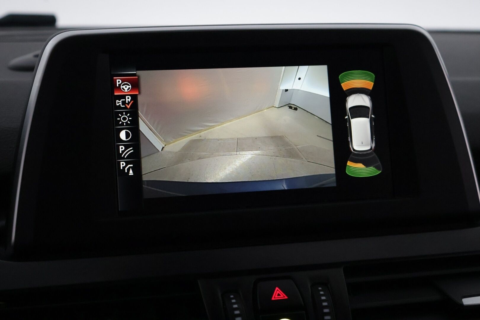 BMW 225 2017 XE iPerformance * Bi-Xenon / P-Kamera / S-kontti / Comfort access / Hifit * - Huollettu / Kummatkin renkaat ajokuntoiset / Leimaa vuosi *
