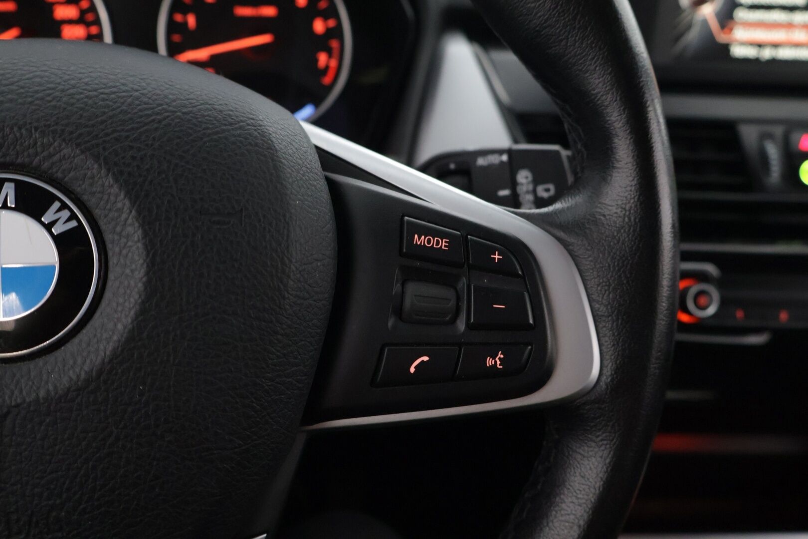 BMW 225 2017 XE iPerformance * Bi-Xenon / P-Kamera / Sähköluukku / Comfort access / Hifit * - Hyvin huollettu / Kummatkin renkaat ajokuntoiset / Katsastusta vuosi * - Osta nyt, maksa vasta ensi vuonna