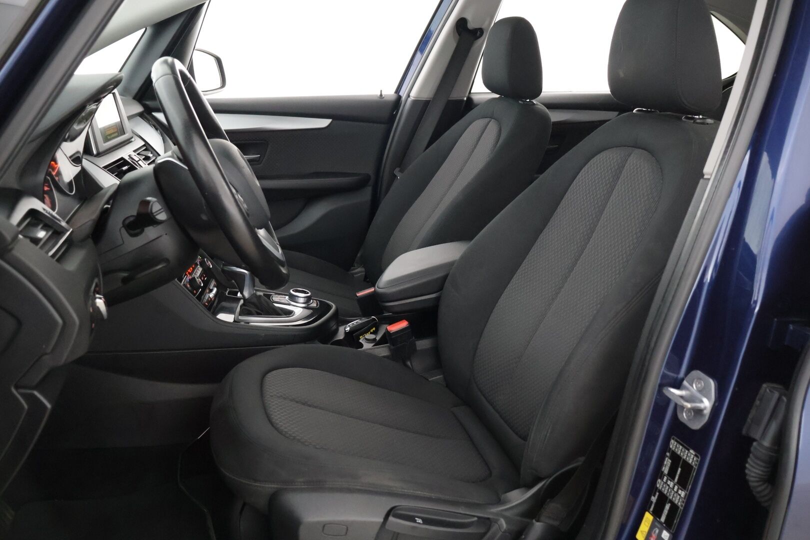 BMW 225 2017 XE iPerformance * Bi-Xenon / P-Kamera / Sähköluukku / Comfort access / Hifit * - Hyvin huollettu / Kummatkin renkaat ajokuntoiset / Katsastusta vuosi * - Osta nyt, maksa vasta ensi vuonna