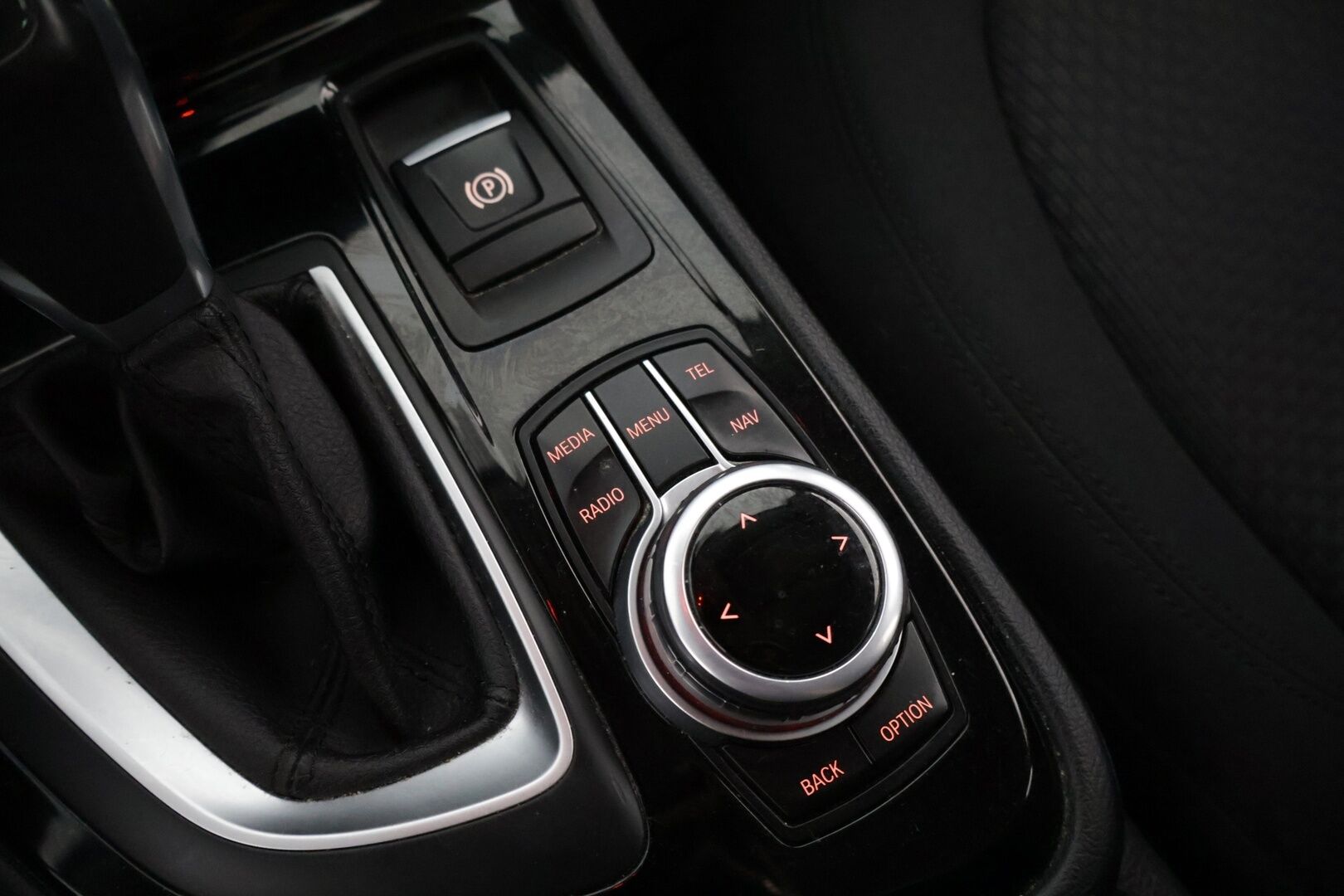 BMW 225 2017 XE iPerformance * Bi-Xenon / P-Kamera / Sähköluukku / Comfort access / Hifit * - Hyvin huollettu / Kummatkin renkaat ajokuntoiset / Katsastusta vuosi * - Osta nyt, maksa vasta ensi vuonna