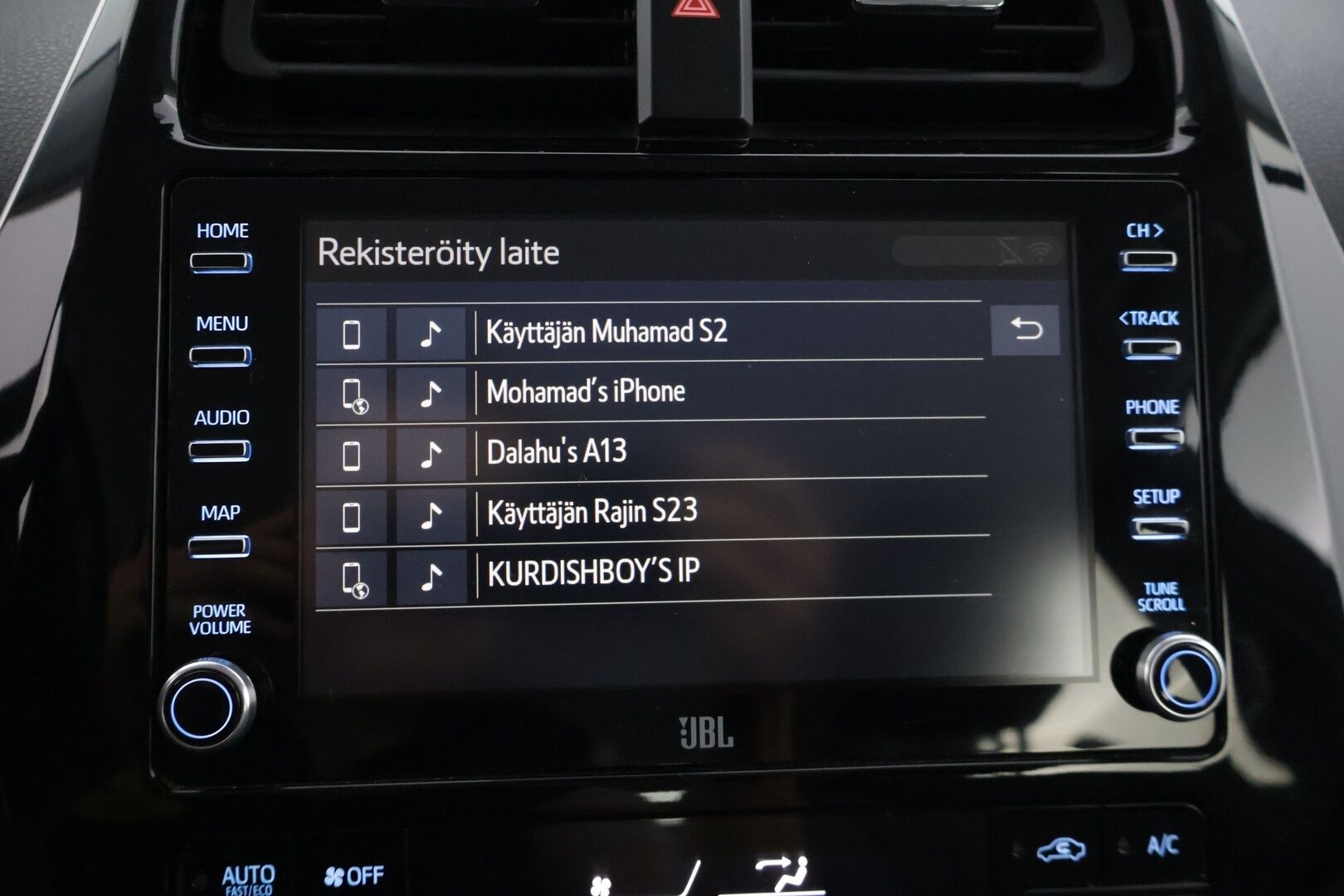 TOYOTA PRIUS PHEV 2019 PRIUS PHV Viistoperä Hud / 360 Kamera / Adap.vakkari / JBL / Nahkasisusta / P-tutkat - Todella siistinvärinen ja hyvin pidetty yksilö! 