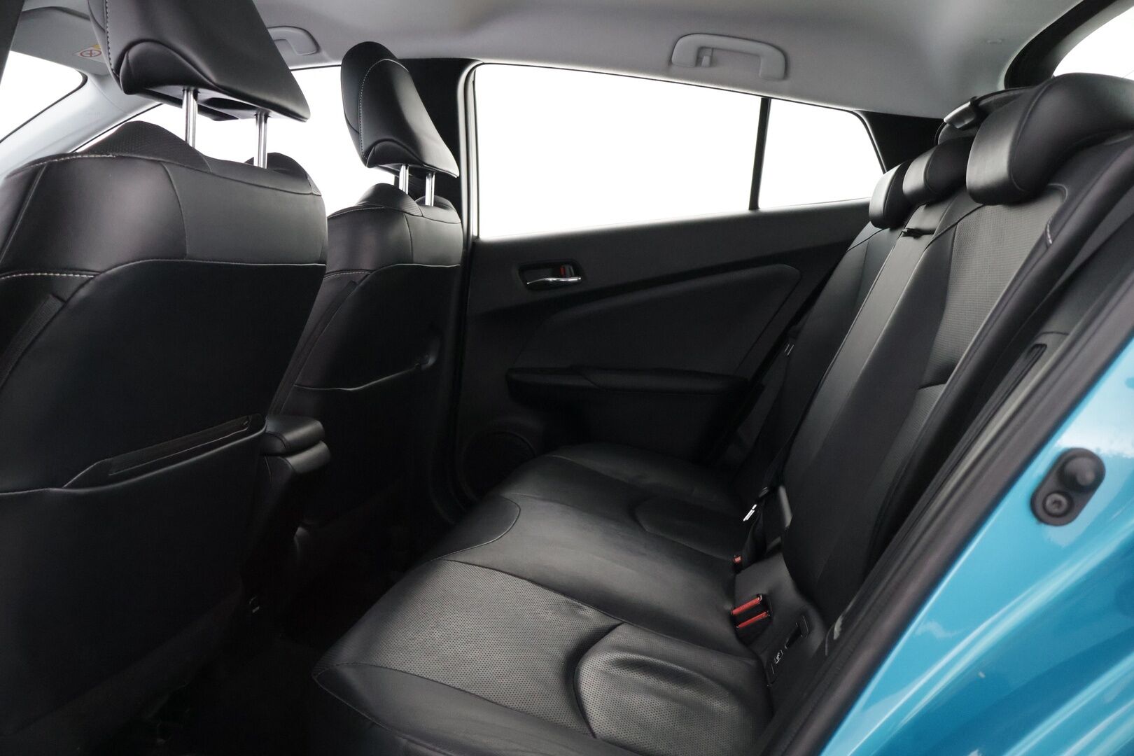 TOYOTA PRIUS PHEV 2019 PRIUS PHV Viistoperä Hud / 360 Kamera / Adap.vakkari / JBL / Nahkasisusta / P-tutkat - Todella siistinvärinen ja hyvin pidetty yksilö! 