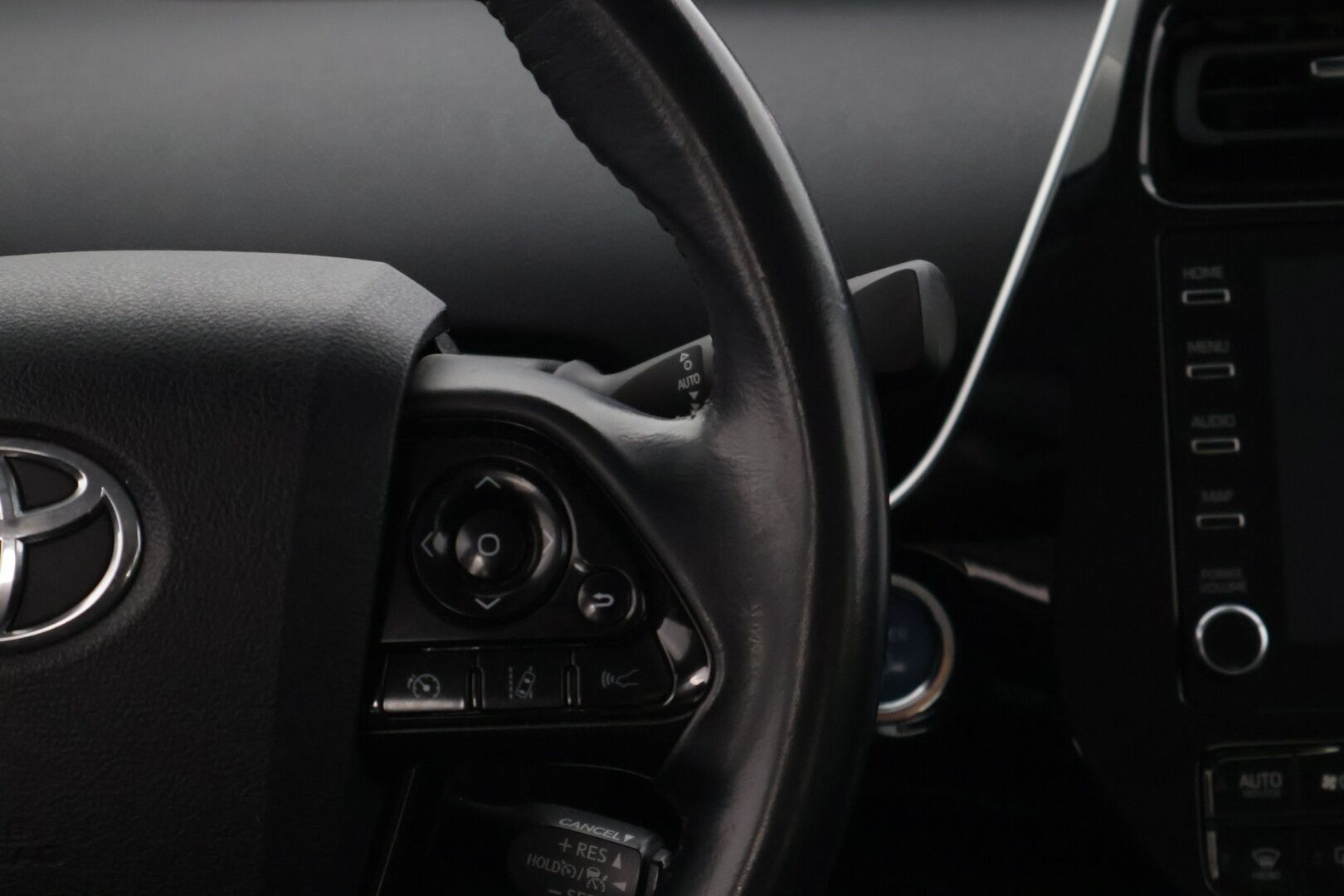 TOYOTA PRIUS PHEV 2019 PRIUS PHV Viistoperä Hud / 360 Kamera / Adap.vakkari / JBL / Nahkasisusta / P-tutkat - Todella siistinvärinen ja hyvin pidetty yksilö! 