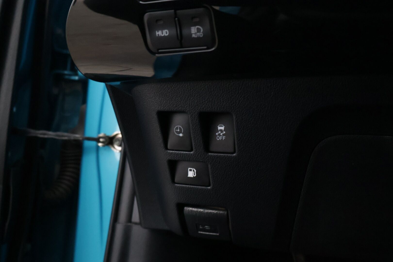 TOYOTA PRIUS PHEV 2019 PRIUS PHV Viistoperä Hud / 360 Kamera / Adap.vakkari / JBL / Nahkasisusta / P-tutkat - Todella siistinvärinen ja hyvin pidetty yksilö! 