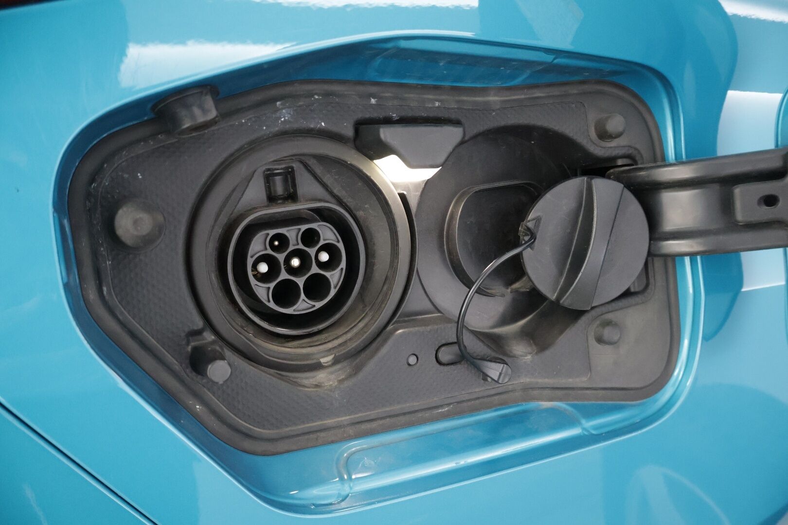 TOYOTA PRIUS PHEV 2019 PRIUS PHV Viistoperä Hud / 360 Kamera / Adap.vakkari / JBL / Nahkasisusta / P-tutkat - Todella siistinvärinen ja hyvin pidetty yksilö! 