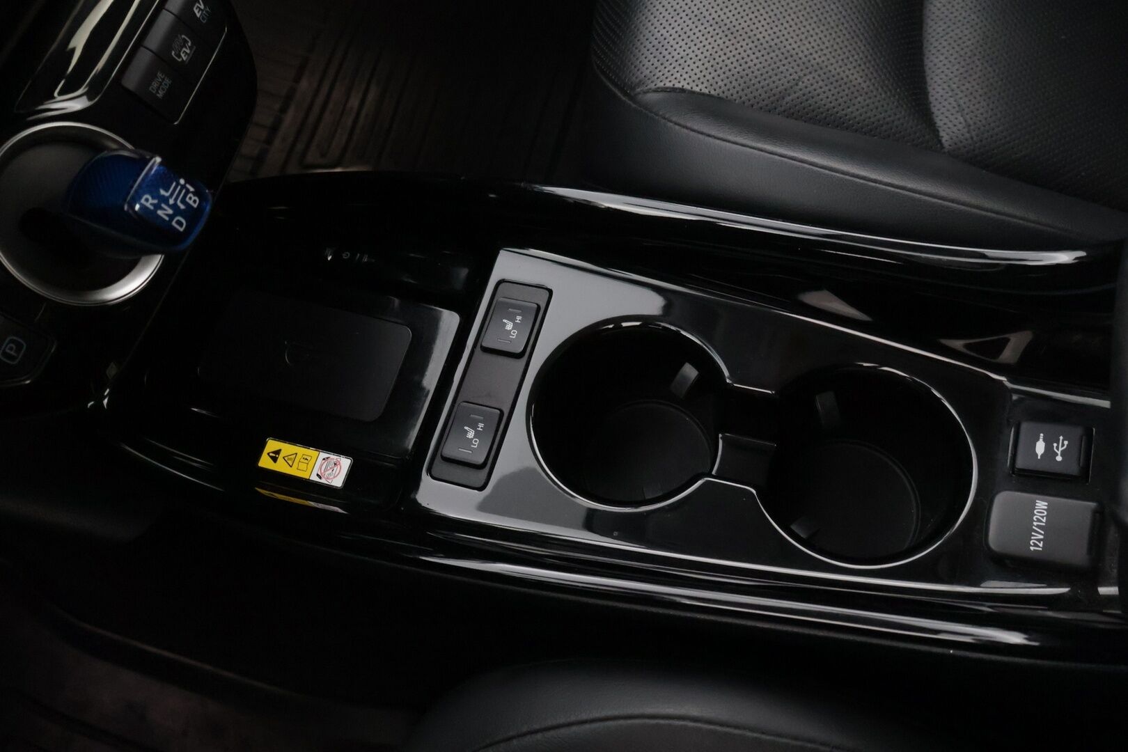 TOYOTA PRIUS PHEV 2019 PRIUS PHV Viistoperä Hud / 360 Kamera / Adap.vakkari / JBL / Nahkasisusta / P-tutkat - Todella siistinvärinen ja hyvin pidetty yksilö! 