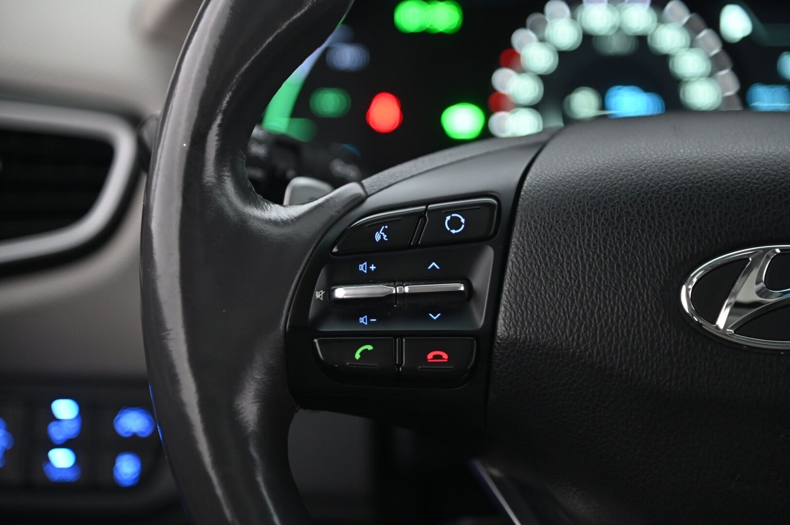 HYUNDAI IONIQ PLUG-IN 2018 DCT Business Style*Yritysoutlet - Myydään vain yrityksille / HUIPPUKAMAT * - * Tämä auto myydään YritysOutlet -valikoimasta vain yritykselle HUIPPUVARUSTEILLA *