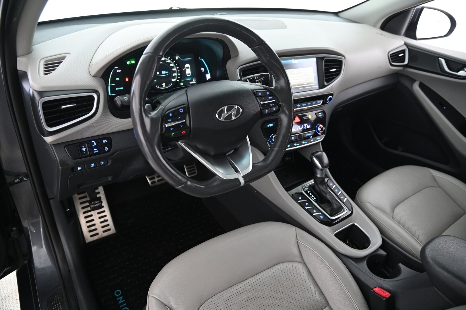 HYUNDAI IONIQ PLUG-IN 2018 DCT Business Style*Yritysoutlet - Myydään vain yrityksille / HUIPPUKAMAT * - * Tämä auto myydään YritysOutlet -valikoimasta vain yritykselle HUIPPUVARUSTEILLA *