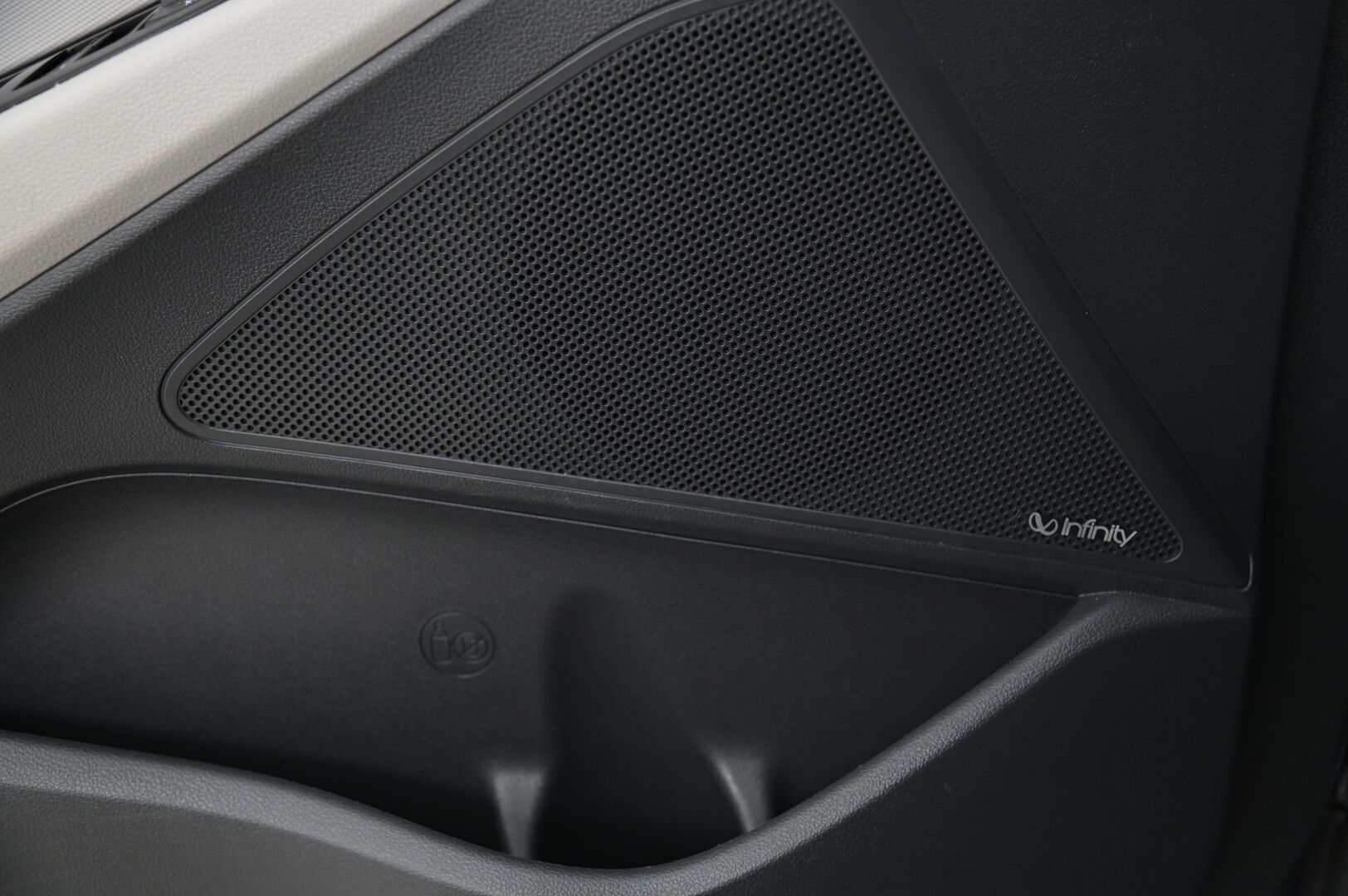 HYUNDAI IONIQ PLUG-IN 2018 DCT Business Style*Yritysoutlet - Myydään vain yrityksille / HUIPPUKAMAT * - * Tämä auto myydään YritysOutlet -valikoimasta vain yritykselle HUIPPUVARUSTEILLA *