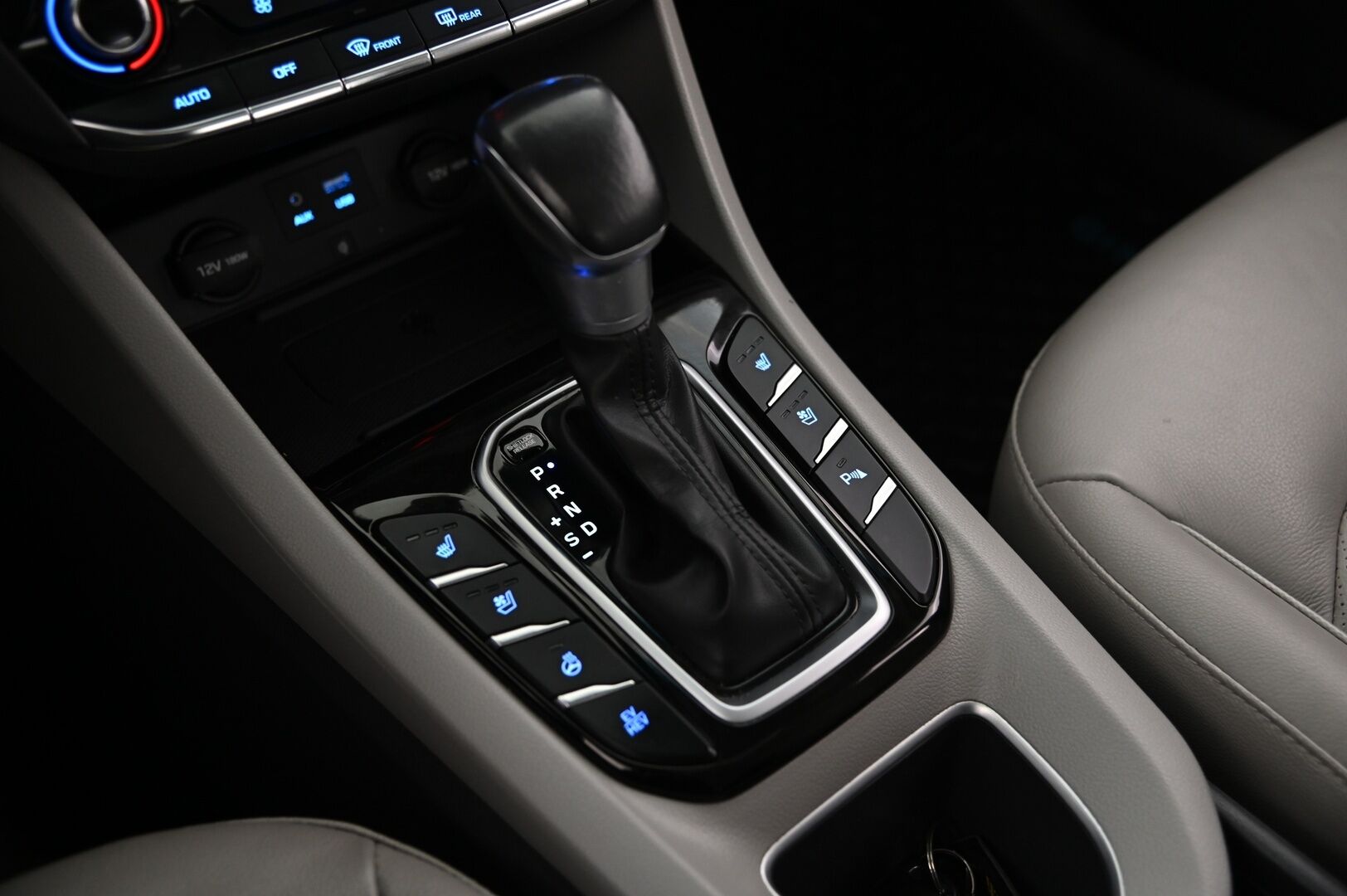 HYUNDAI IONIQ PLUG-IN 2018 DCT Business Style*Yritysoutlet - Myydään vain yrityksille / HUIPPUKAMAT * - * Tämä auto myydään YritysOutlet -valikoimasta vain yritykselle HUIPPUVARUSTEILLA *