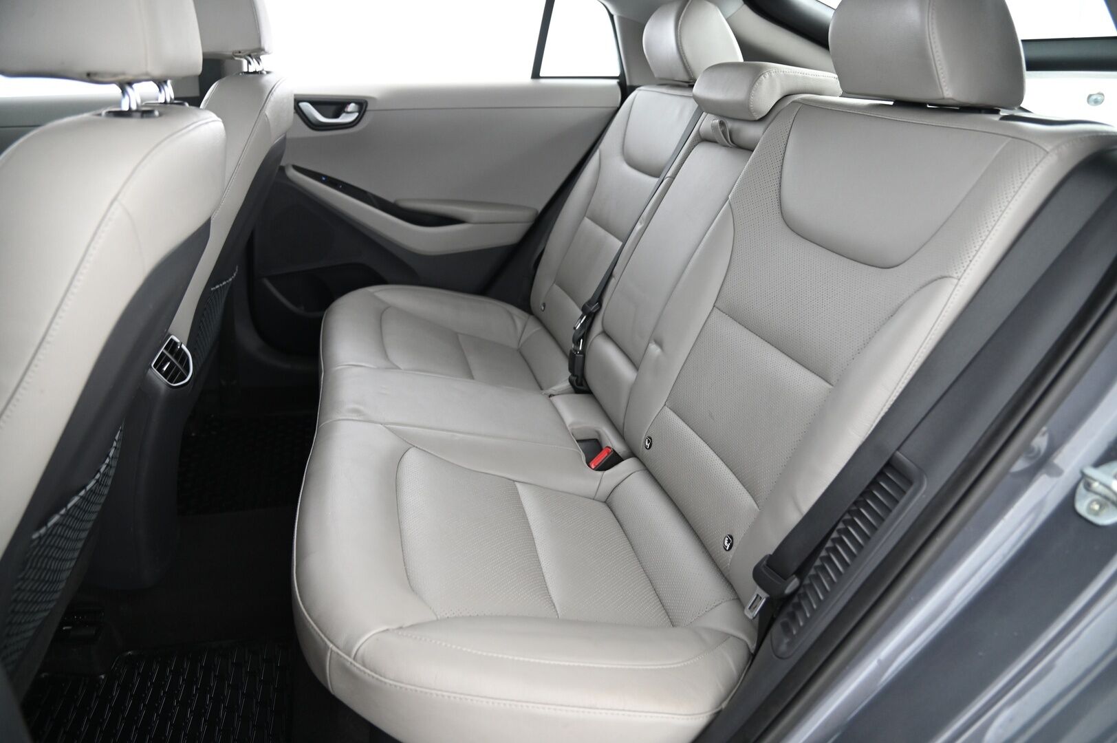 HYUNDAI IONIQ PLUG-IN 2018 DCT Business Style*Yritysoutlet - Myydään vain yrityksille / HUIPPUKAMAT * - * Tämä auto myydään YritysOutlet -valikoimasta vain yritykselle HUIPPUVARUSTEILLA *