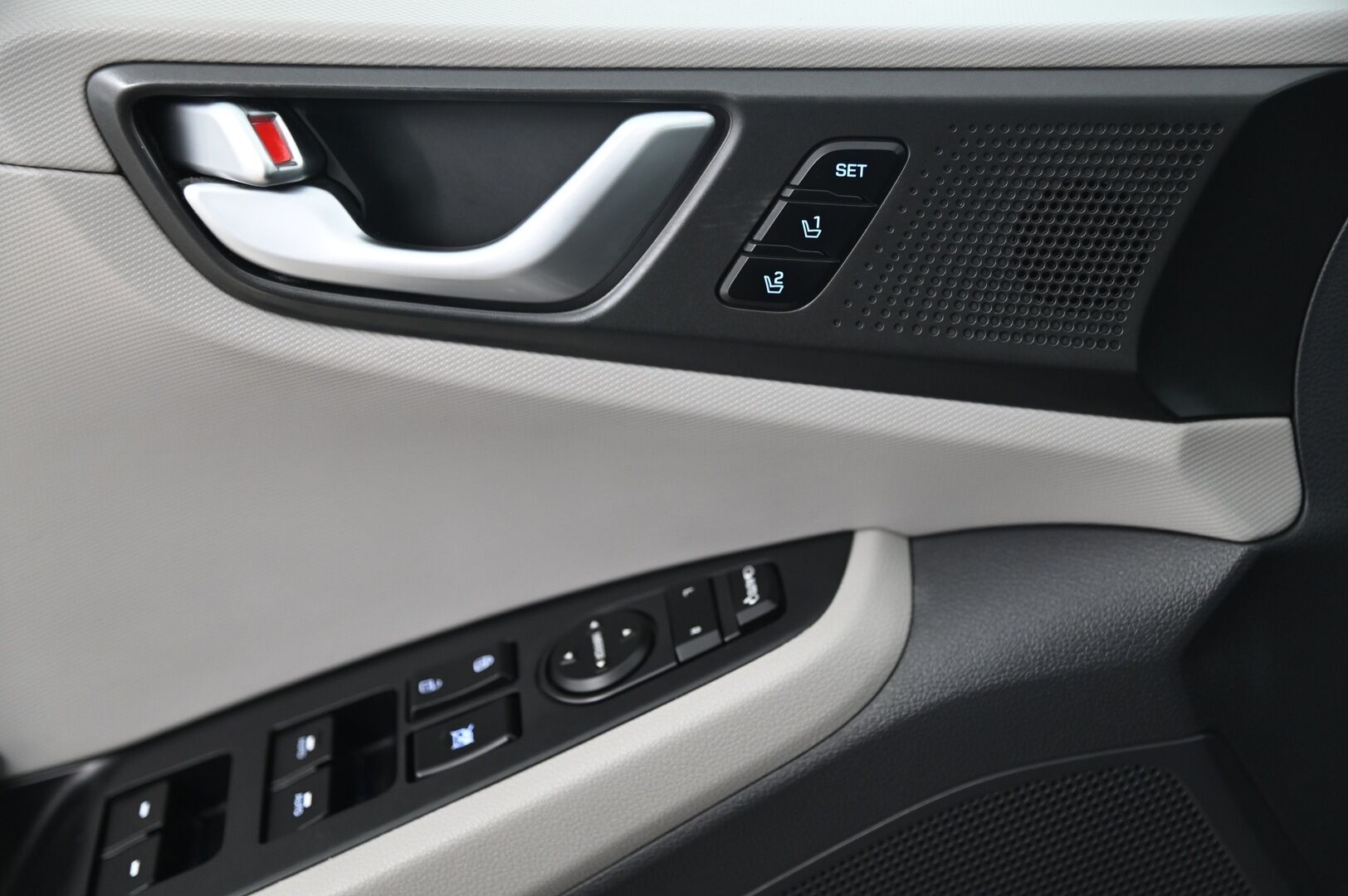 HYUNDAI IONIQ PLUG-IN 2018 DCT Business Style*Yritysoutlet - Myydään vain yrityksille / HUIPPUKAMAT * - * Tämä auto myydään YritysOutlet -valikoimasta vain yritykselle HUIPPUVARUSTEILLA *