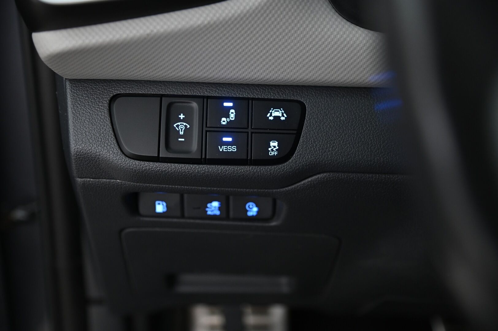 HYUNDAI IONIQ PLUG-IN 2018 DCT Business Style*Yritysoutlet - Myydään vain yrityksille / HUIPPUKAMAT * - * Tämä auto myydään YritysOutlet -valikoimasta vain yritykselle HUIPPUVARUSTEILLA *