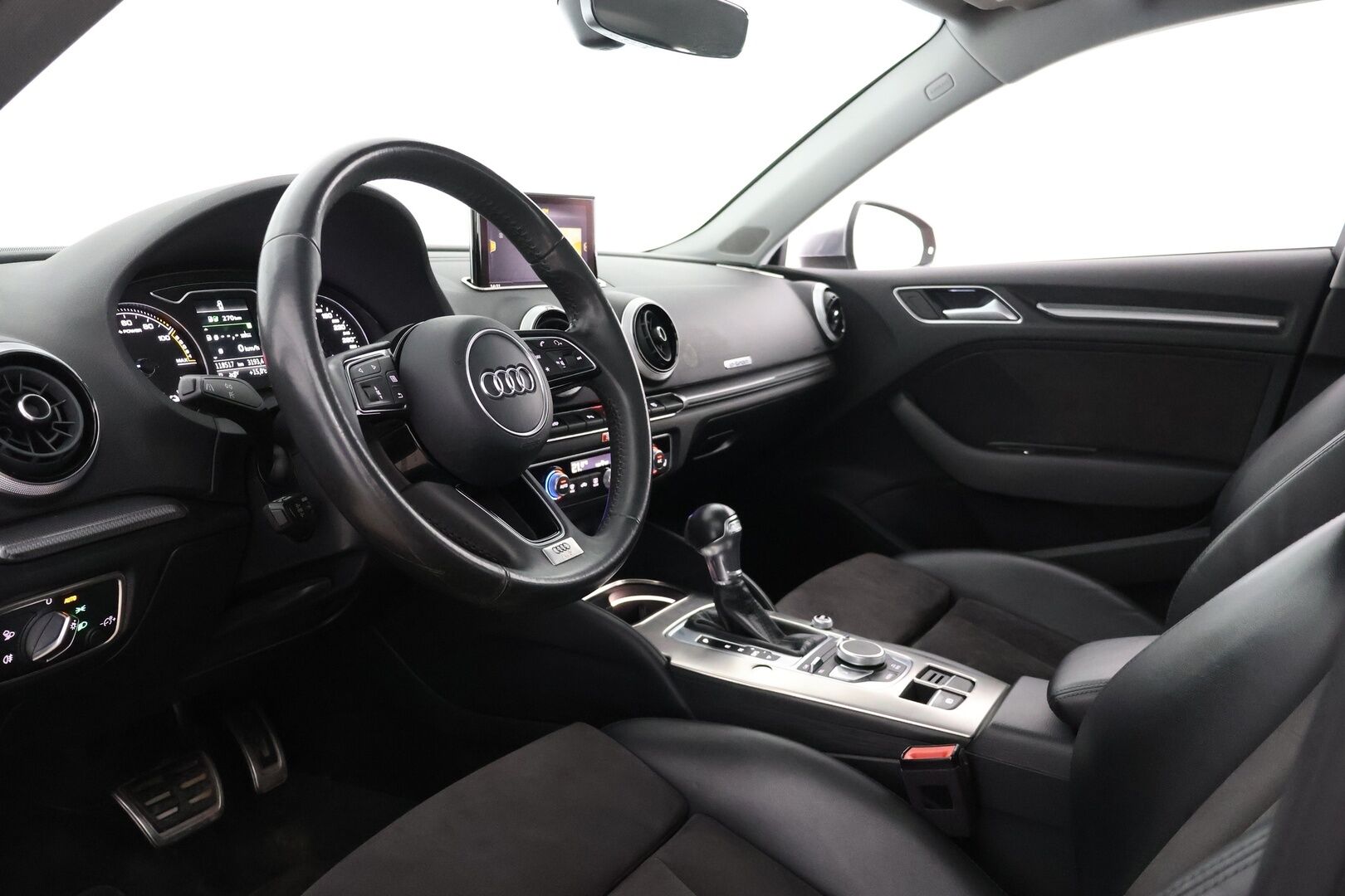 AUDI A3 2018 e-Tron Business Sport 1,4 TFSI - Matrix-LED | Adapt. vak | Kattoluukku | P-Tutkat | Keyless | MMI+