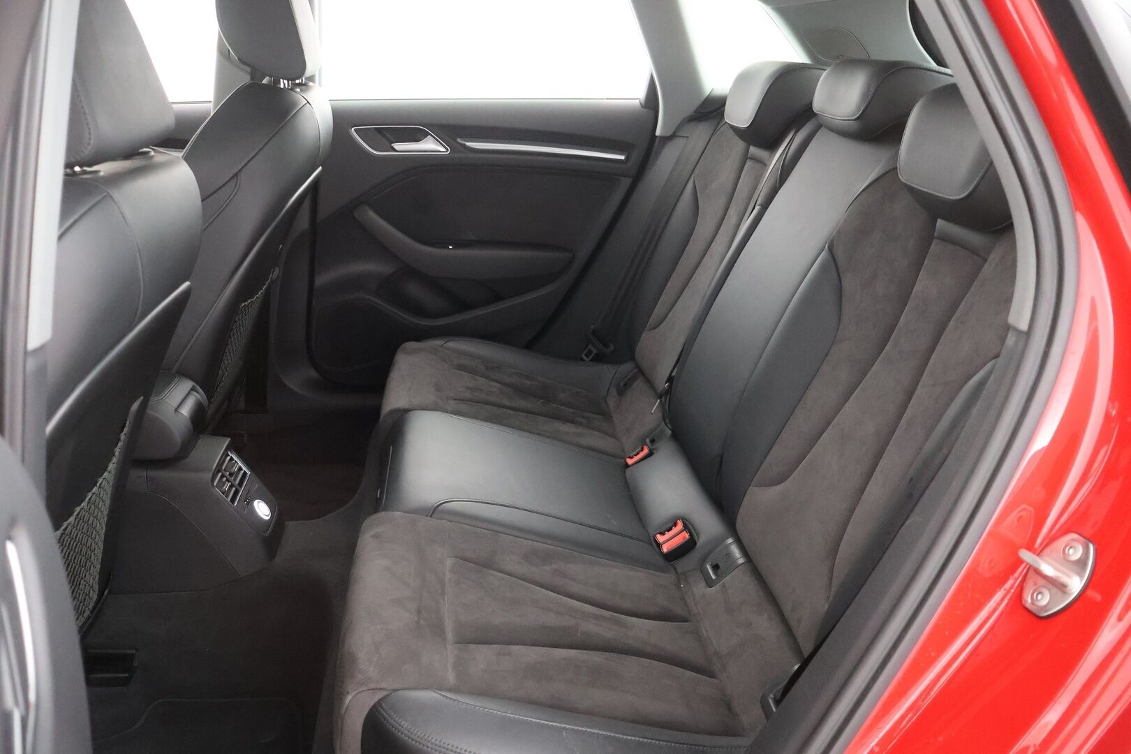 AUDI A3 2018 e-Tron Business Sport 1,4 TFSI - Matrix-LED | Adapt. vak | Kattoluukku | P-Tutkat | Keyless | MMI+