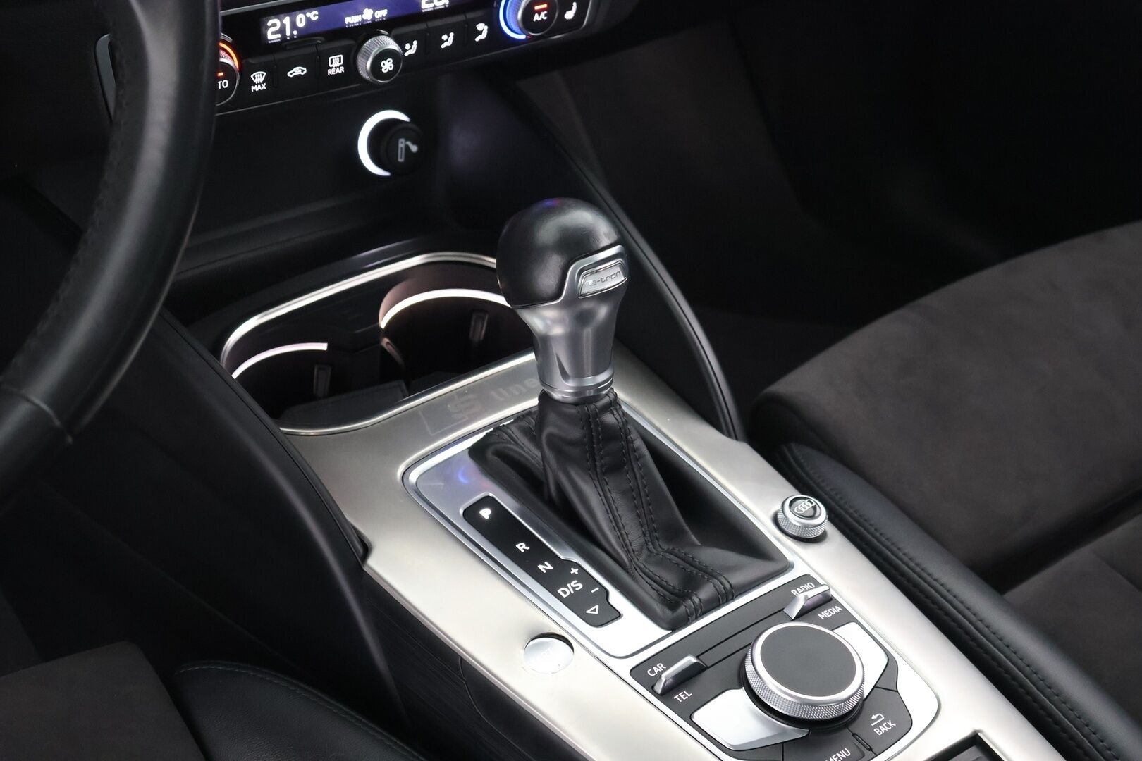 AUDI A3 2018 e-Tron Business Sport 1,4 TFSI - Matrix-LED | Adapt. vak | Kattoluukku | P-Tutkat | Keyless | MMI+