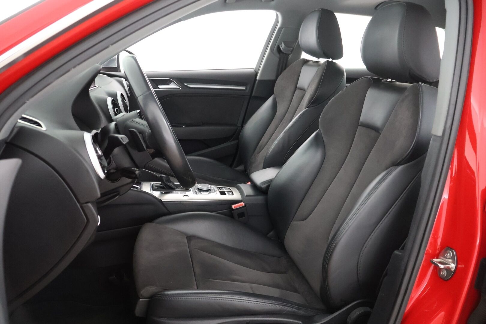AUDI A3 2018 e-Tron Business Sport 1,4 TFSI - Matrix-LED | Adapt. vak | Kattoluukku | P-Tutkat | Keyless | MMI+