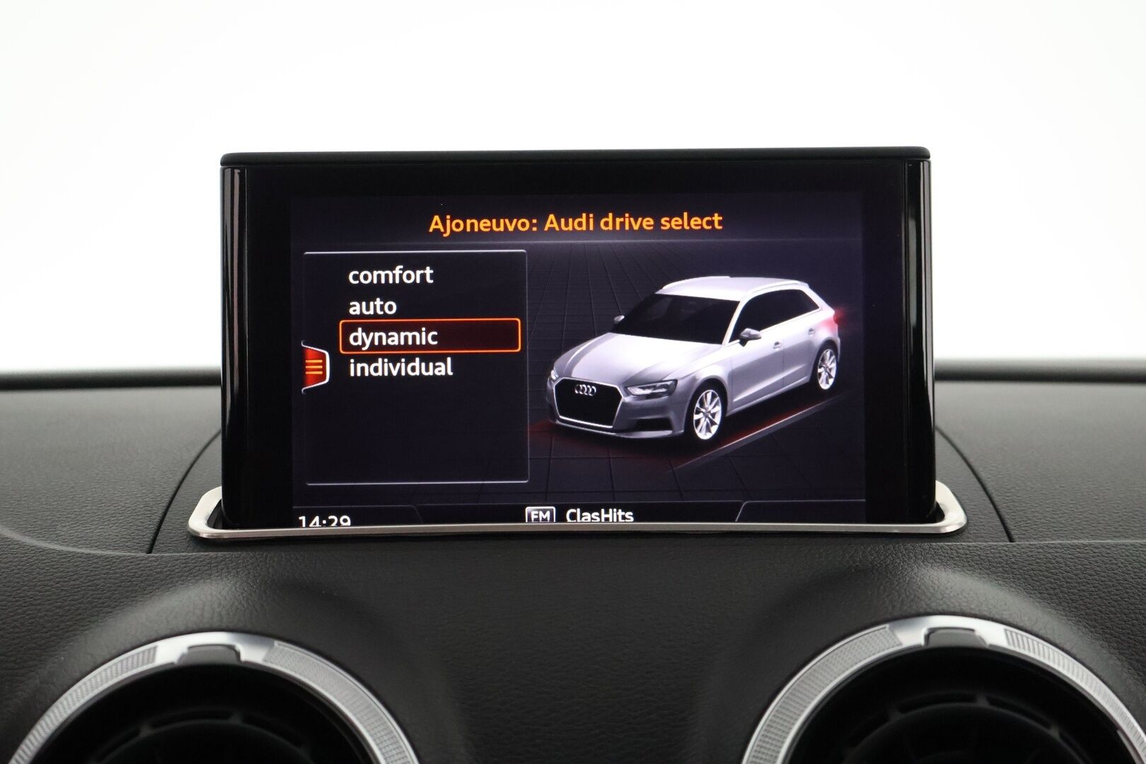 AUDI A3 2018 e-Tron Business Sport 1,4 TFSI - Matrix-LED | Adapt. vak | Kattoluukku | P-Tutkat | Keyless | MMI+