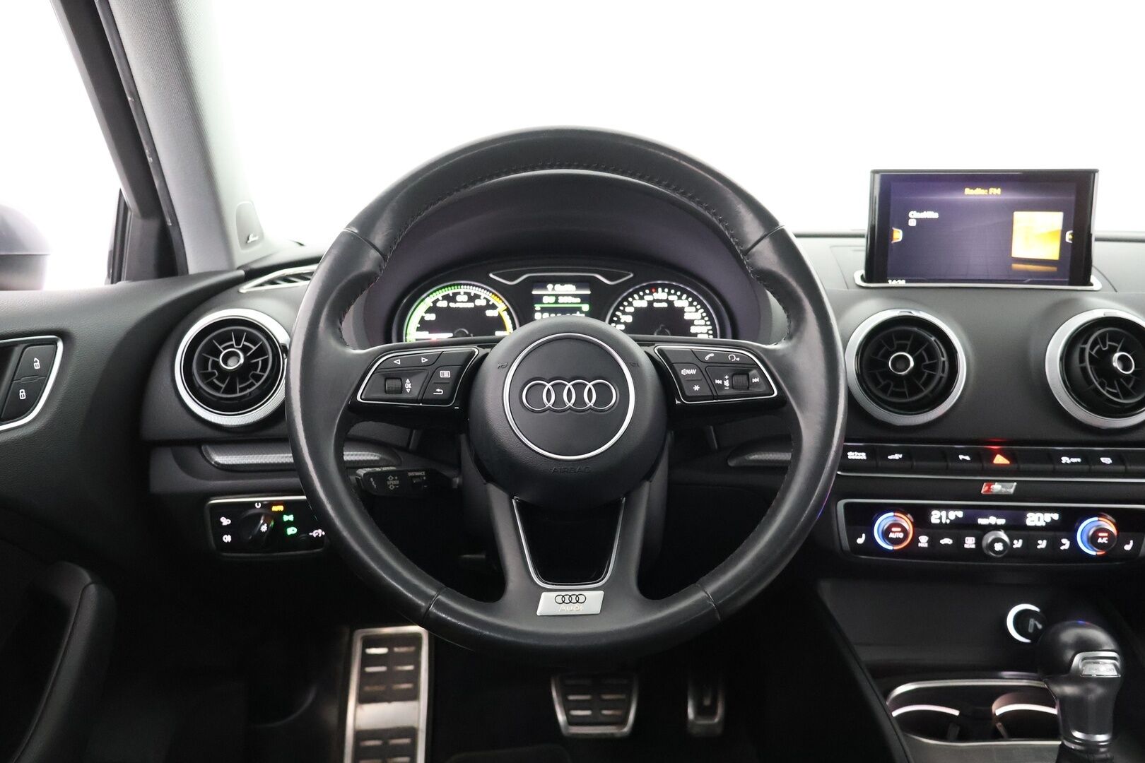 AUDI A3 2018 e-Tron Business Sport 1,4 TFSI - Matrix-LED | Adapt. vak | Kattoluukku | P-Tutkat | Keyless | MMI+