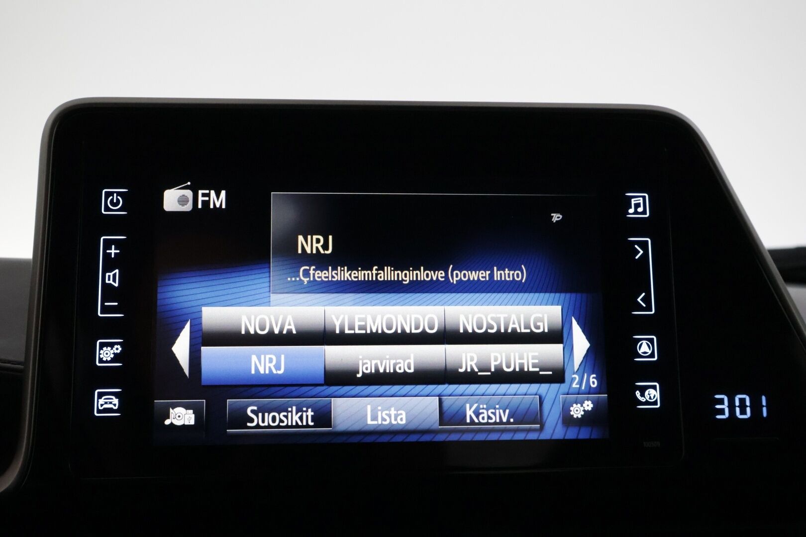 TOYOTA C-HR 2017 1.8 Hybrid Style * Peruutuskamera / KeylessGo / Navi / Adapt. Vakkari * - * Hyvillä varusteilla / Ratinlämmitys / Puolinahkasisuta *