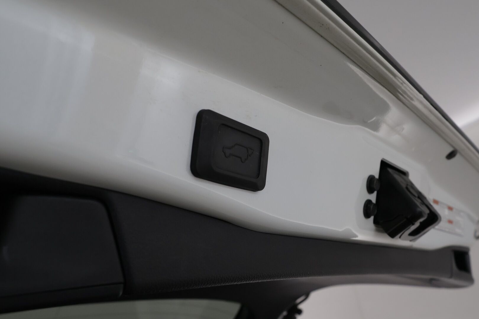 Toyota RAV4 2019 Hybrid Style AWD-i E-CVT ** Adapt.Vakkari / P.kamera / LED-valot / Koukku / JBL / Kaistavahti / KeylessGO ** - 3,99 % KORKOTARJOUS TÄHÄN AUTOON - Merkki Huollettu / 2x Renkaat