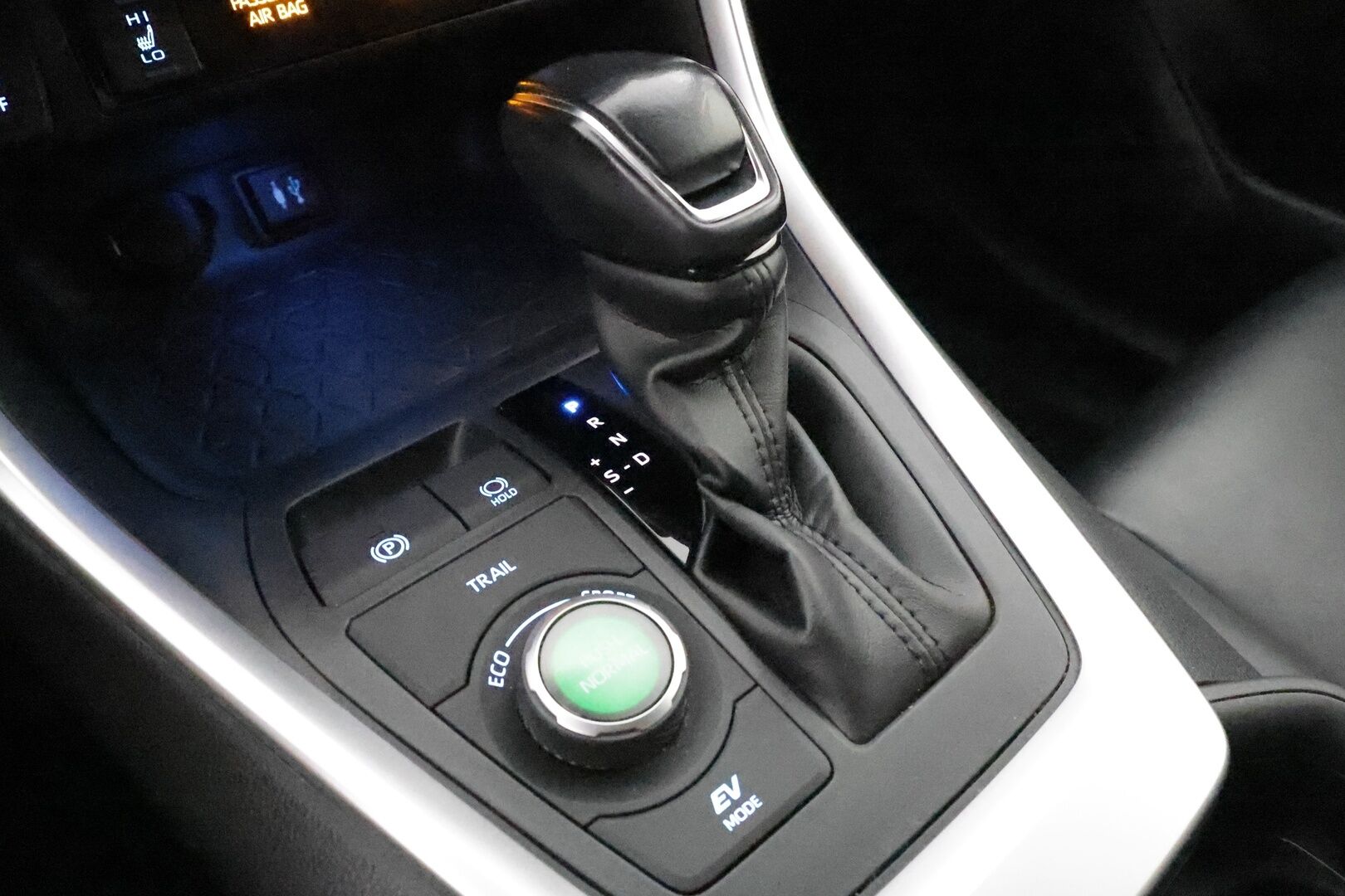 Toyota RAV4 2019 Hybrid Style AWD-i E-CVT ** Adapt.Vakkari / P.kamera / LED-valot / Koukku / JBL / Kaistavahti / KeylessGO ** - 3,99 % KORKOTARJOUS TÄHÄN AUTOON - Merkki Huollettu / 2x Renkaat