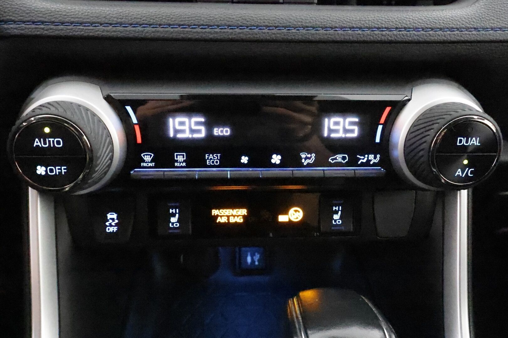 Toyota RAV4 2019 Hybrid Style AWD-i E-CVT ** Adapt.Vakkari / P.kamera / LED-valot / Koukku / JBL / Kaistavahti / KeylessGO ** - 3,99 % KORKOTARJOUS TÄHÄN AUTOON - Merkki Huollettu / 2x Renkaat