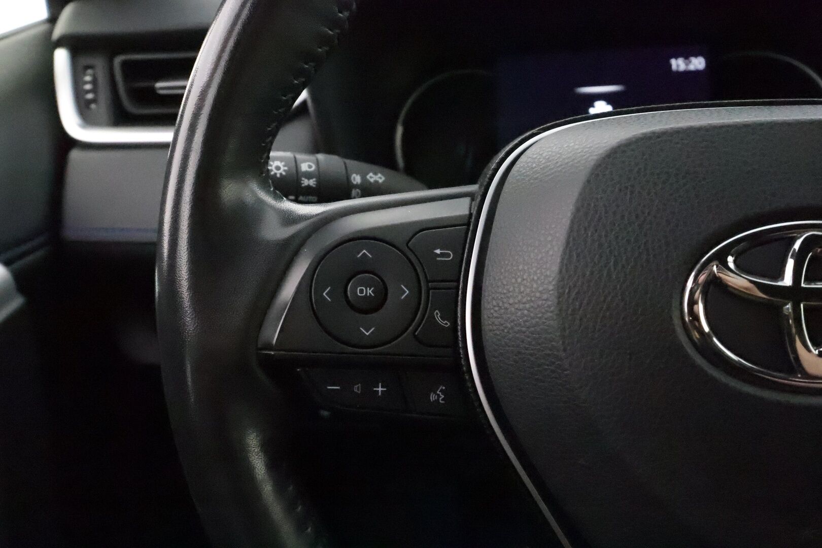 Toyota RAV4 2019 Hybrid Style AWD-i E-CVT ** Adapt.Vakkari / P.kamera / LED-valot / Koukku / JBL / Kaistavahti / KeylessGO ** - 3,99 % KORKOTARJOUS TÄHÄN AUTOON - Merkki Huollettu / 2x Renkaat