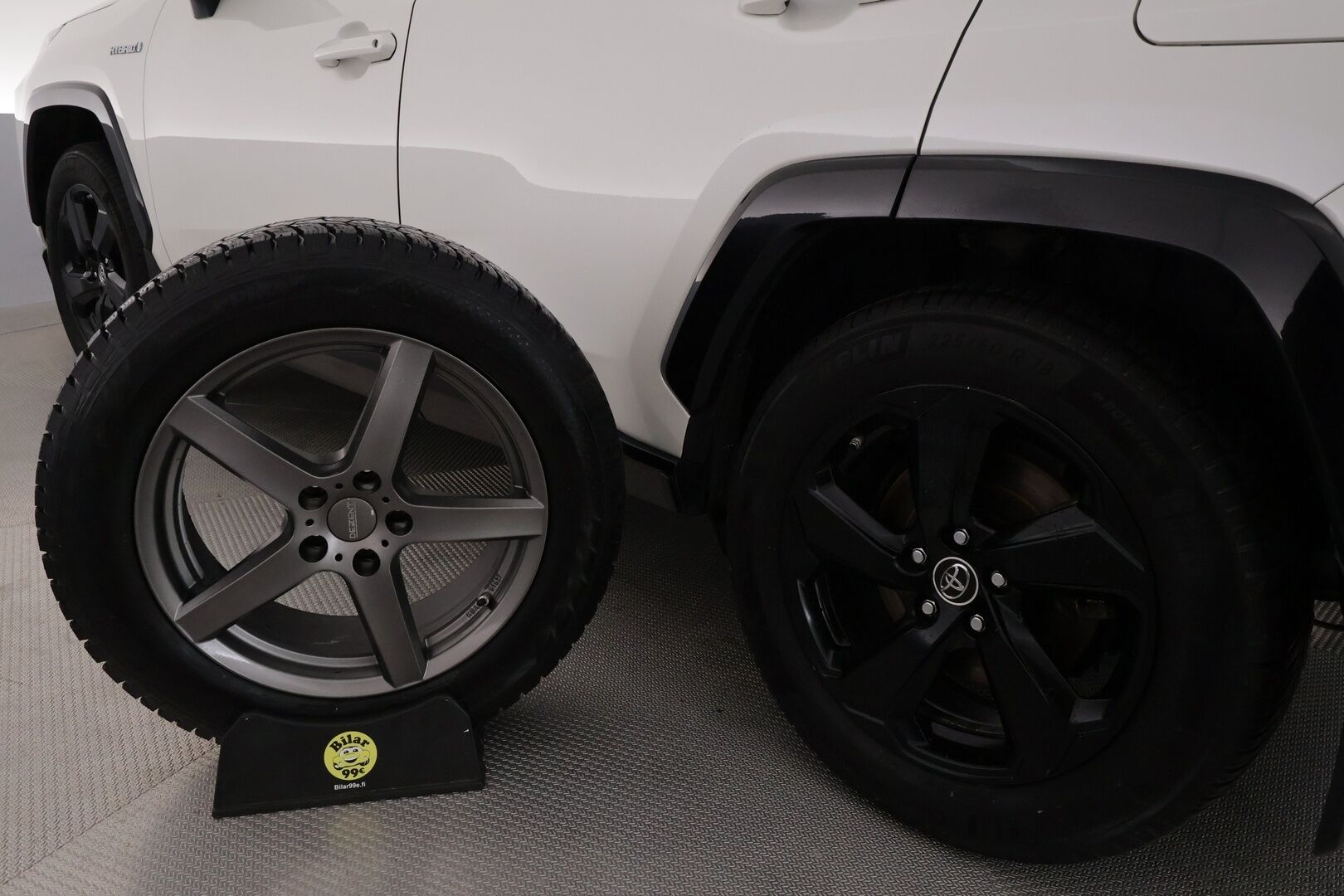 Toyota RAV4 2019 Hybrid Style AWD-i E-CVT ** Adapt.Vakkari / P.kamera / LED-valot / Koukku / JBL / Kaistavahti / KeylessGO ** - 3,99 % KORKOTARJOUS TÄHÄN AUTOON - Merkki Huollettu / 2x Renkaat