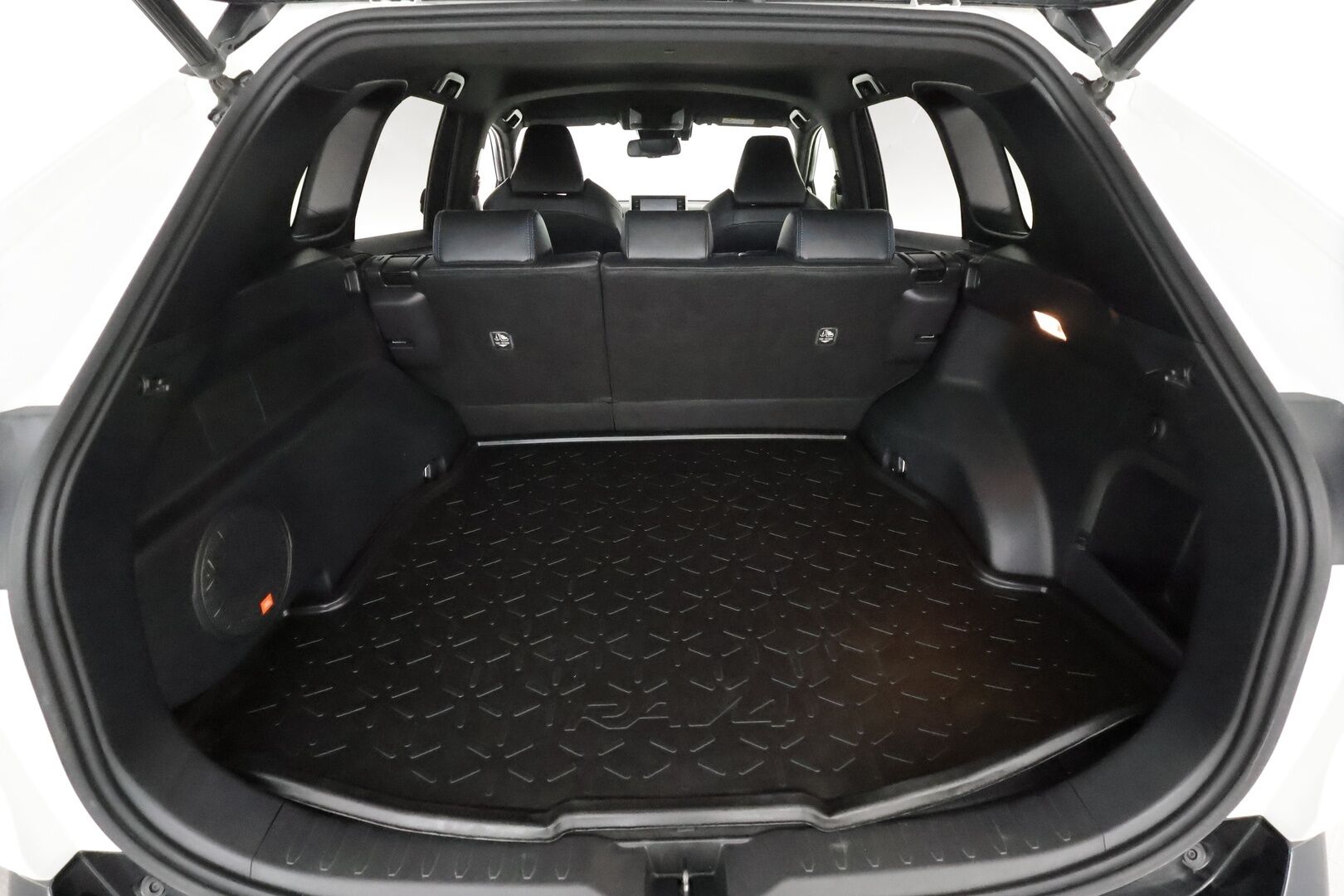 Toyota RAV4 2019 Hybrid Style AWD-i E-CVT ** Adapt.Vakkari / P.kamera / LED-valot / Koukku / JBL / Kaistavahti / KeylessGO ** - 3,99 % KORKOTARJOUS TÄHÄN AUTOON - Merkki Huollettu / 2x Renkaat