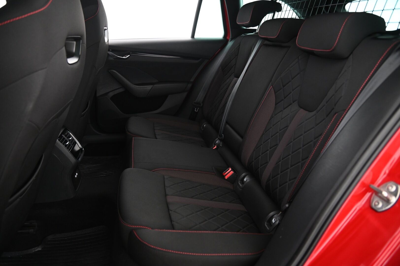 Skoda Octavia 2021 Combi 1,4 TSI PHEV RS iV DSG Autom * ACC / Webasto / Matrix LED / Canton / AppConnect * - Suomi-auto / Merkkikirja / P Kamera / Ratinlämmitin - HULLUT AVAJAISHULINAT KORKOTARJOUS 3,29 %