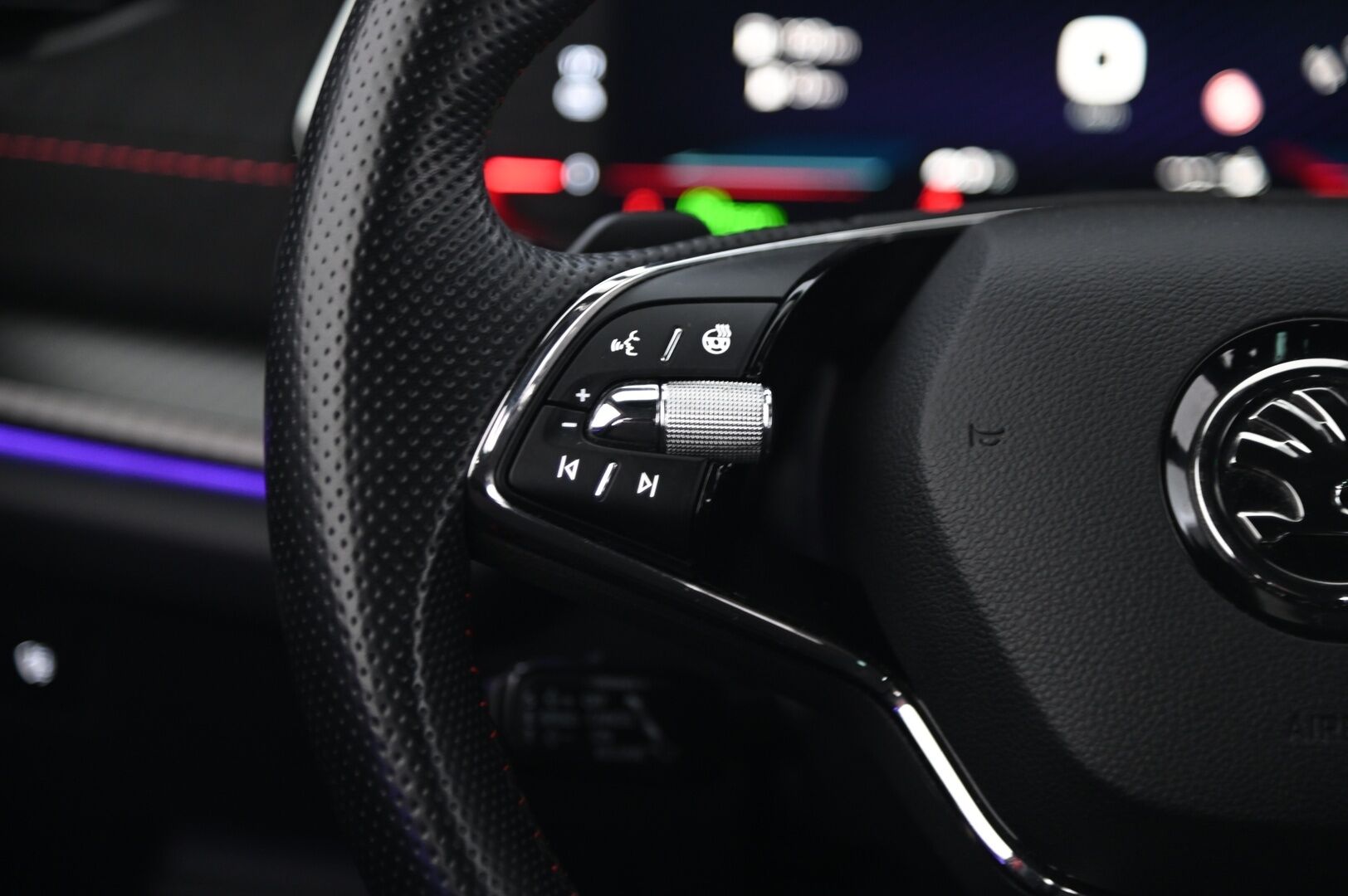 Skoda Octavia 2021 Combi 1,4 TSI PHEV RS iV DSG Autom * ACC / Webasto / Matrix LED / Canton / AppConnect * - Suomi-auto / Merkkikirja / P Kamera / Ratinlämmitin - HULLUT AVAJAISHULINAT KORKOTARJOUS 3,29 %