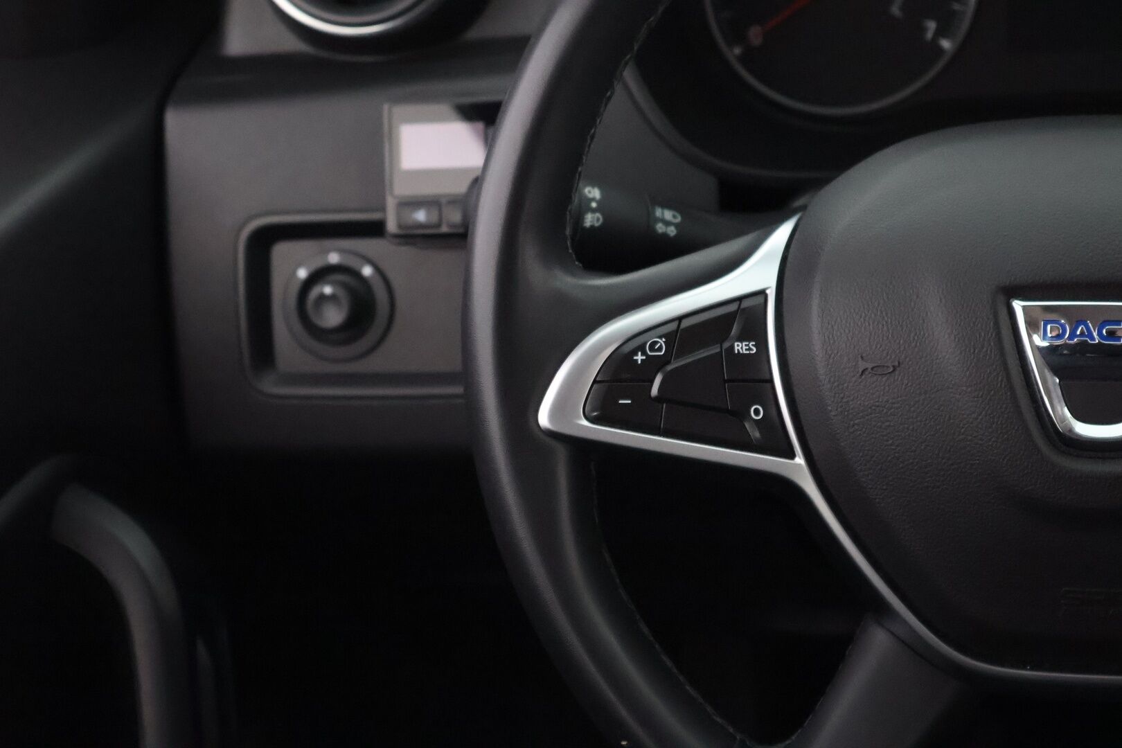 Dacia Duster 2021 10 Blue dCi 115 4x4 - Binar-Lisälämmitin / Suomiauto / Vetokoukku / P.Kamera / Vakkari / Navi / Juuri saapunut Tampereelle!