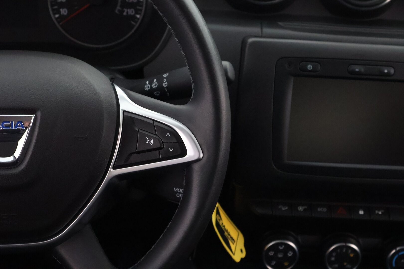 Dacia Duster 2021 10 Blue dCi 115 4x4 - Binar-Lisälämmitin / Suomiauto / Vetokoukku / P.Kamera / Vakkari / Navi / Juuri saapunut Tampereelle!