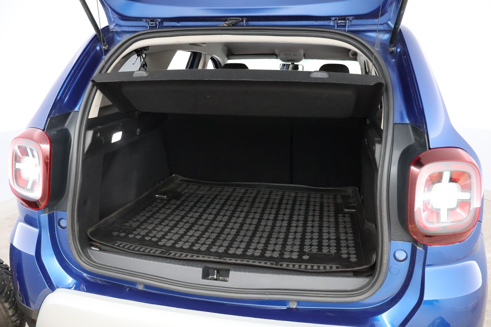 Dacia Duster 2021 10 Blue dCi 115 4x4 - Binar-Lisälämmitin / Suomiauto / Vetokoukku / P.Kamera / Vakkari / Navi / Juuri saapunut Tampereelle!