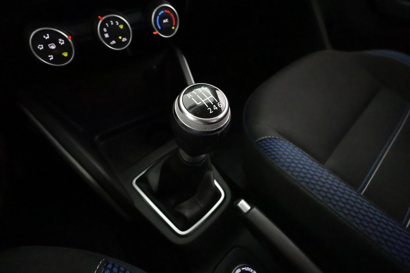 Dacia Duster 2021 Blue dCi 115 4x4 - 1Om Suomiauto / Peruutuskamera / Vetokoukku / Apple&Android / Vakkari / Tulossa Tampereelle!